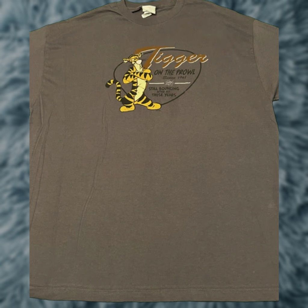 Disney VINTAGE Disney Tigger On The Prowl Cartoon VTG Shirt Mens 2XL Gray Short Sleeve Pooh Bear 90s Shirt Size US XXL / EU 58 / 5 - 1 Thumbnail