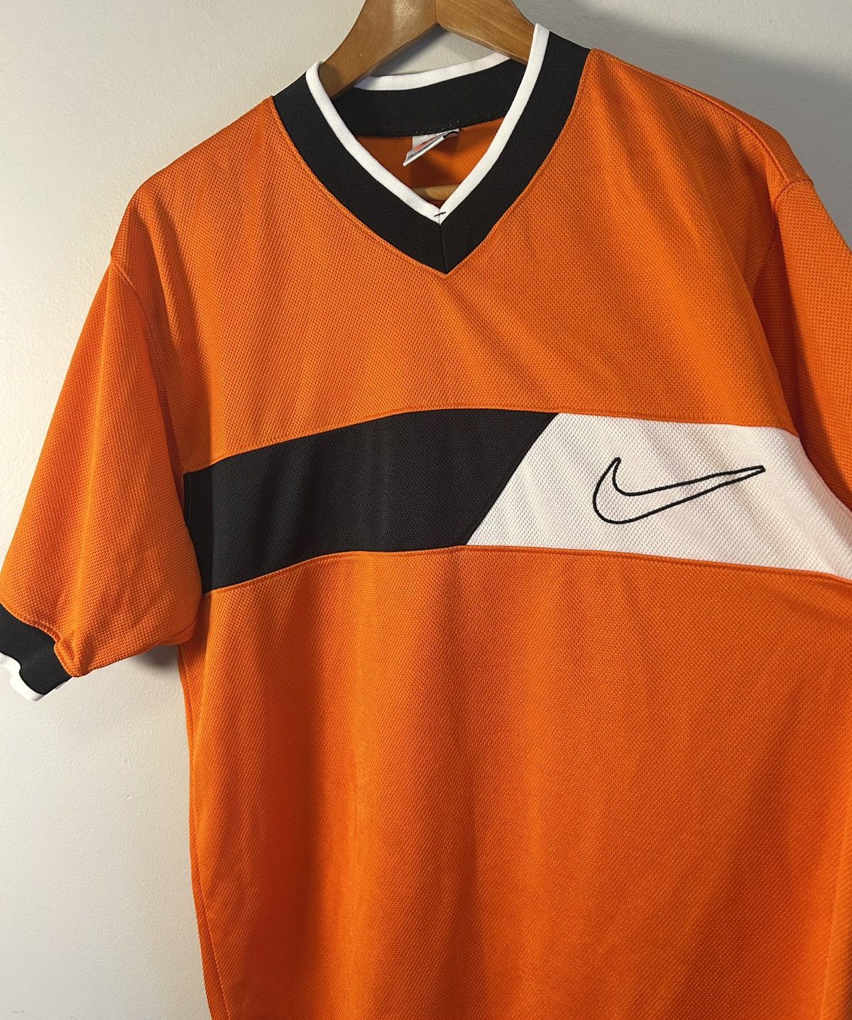 Nike Vintage Nike Shirt Orange Black Swoosh Athletic USA 90s Size US M / EU 48-50 / 2 - 4 Thumbnail