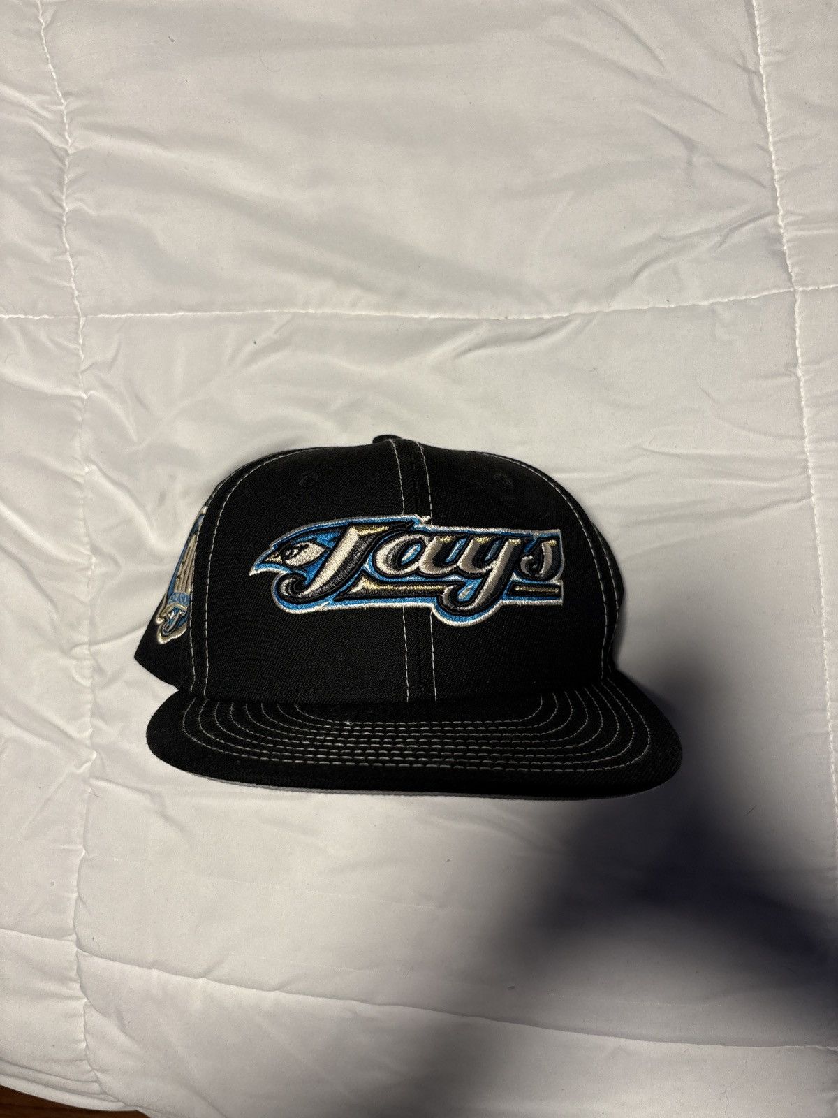 New Era Blue Jays Fitted 30th Anniversary Size 7 1/8 Size ONE SIZE - 1 Thumbnail