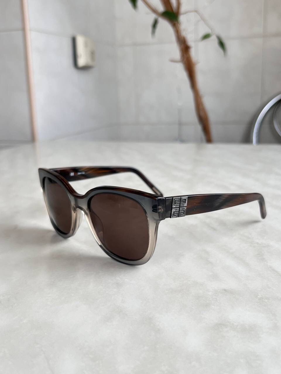 Givenchy Vintage Givenchy Sunglasses SGV 826 Square Frame Lost Logo Size ONE SIZE - 1 Thumbnail