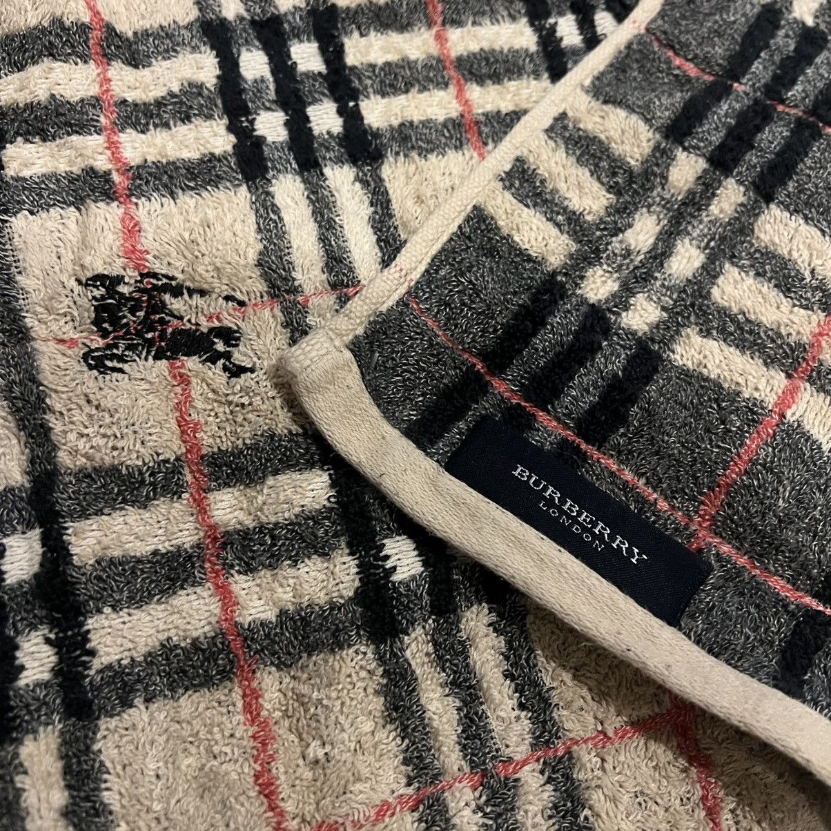 Burberry Burberry Towel Size ONE SIZE - 3 Thumbnail
