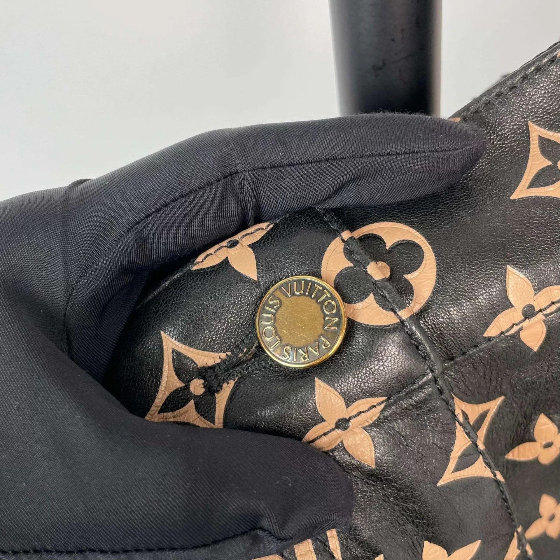 Louis Vuitton LV Monogram Lambskin Black Skirt 34 Size 25" / US 0 / IT 36 - 9 Thumbnail