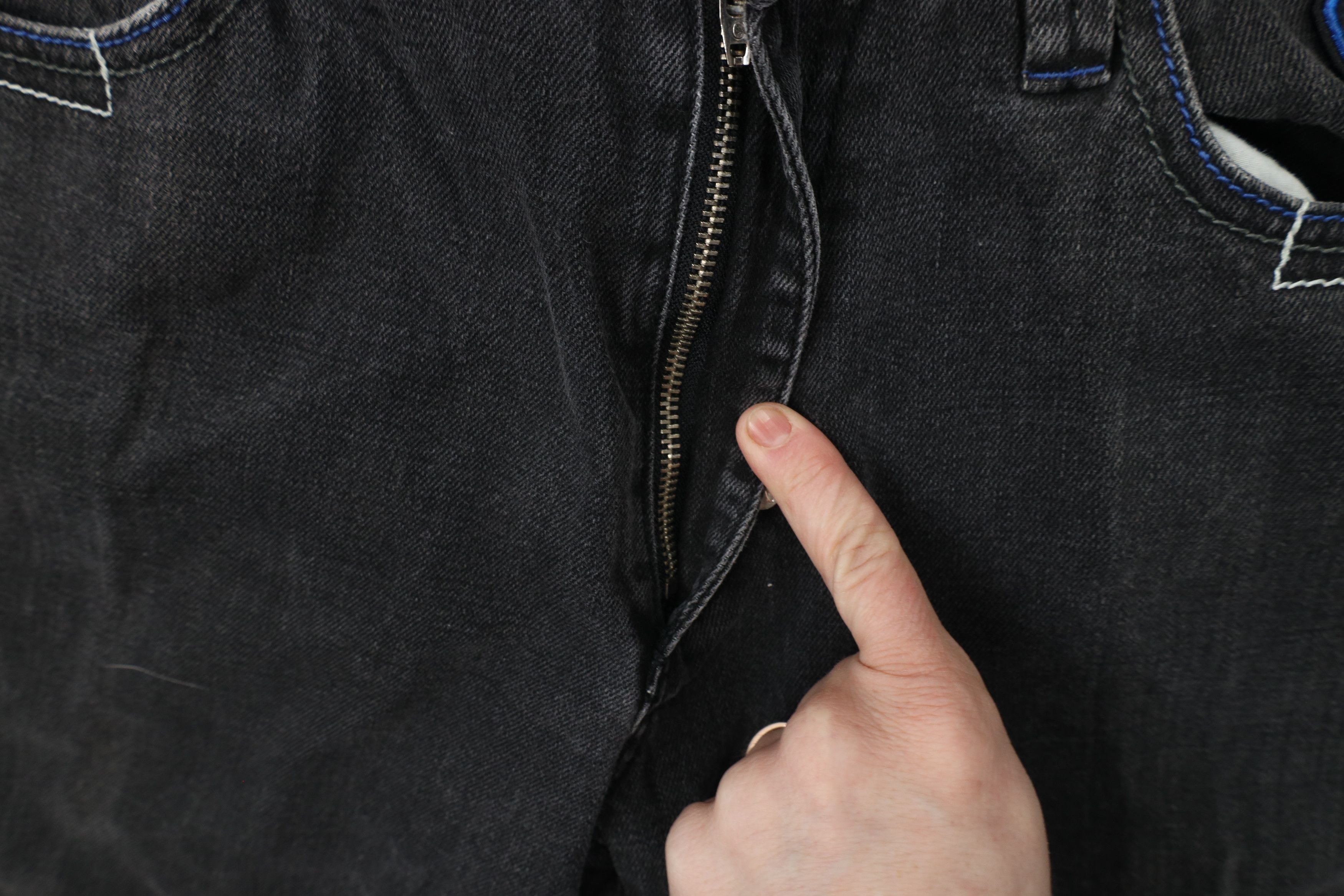 Vintage Vintage Y2K Coogi Baggy Wide Leg Denim Jeans Black AS IS Size US 34 / EU 50 - 9 Thumbnail