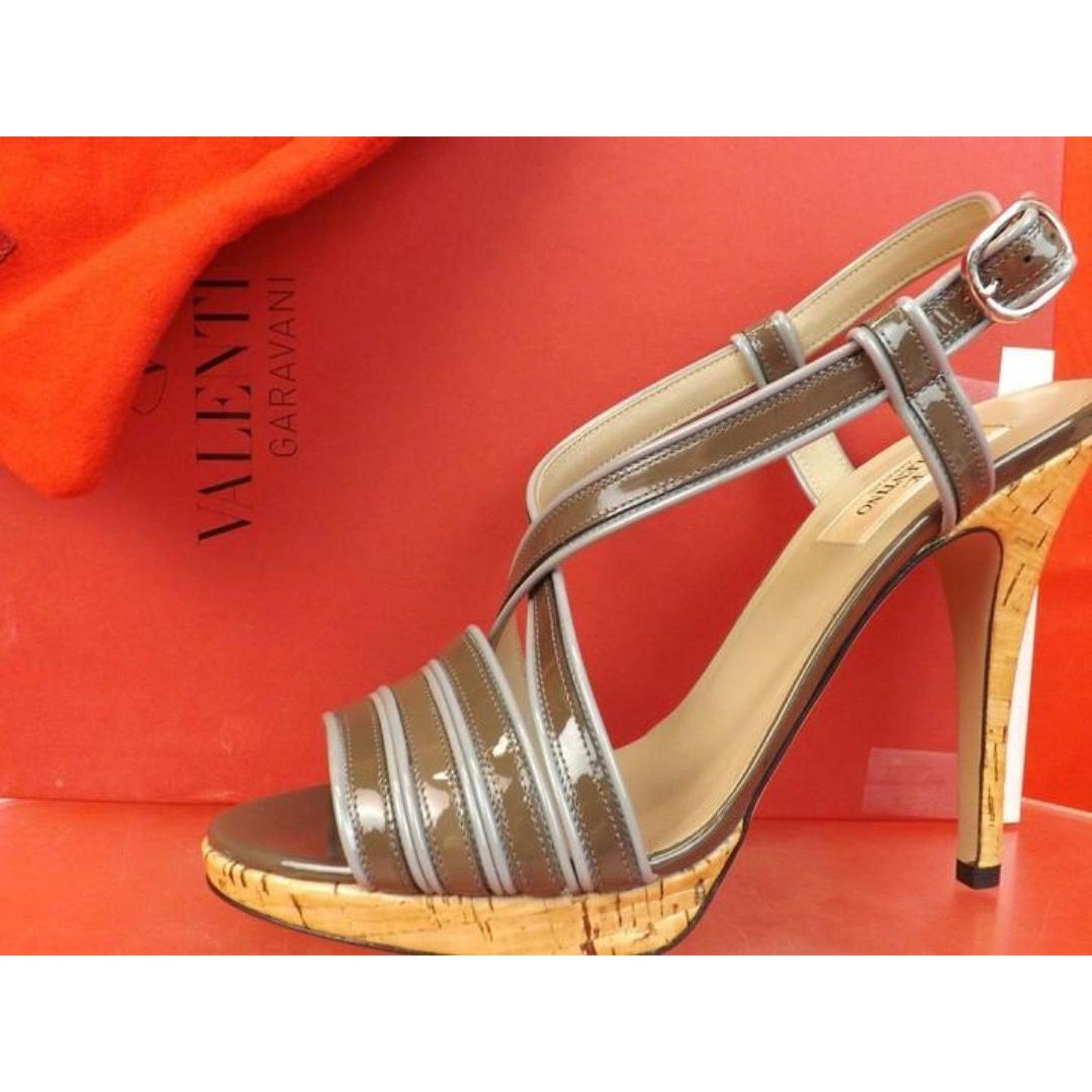 Valentino TAUPE GRAY STRAPPY PATENT LEATHER CORK SANDALS PUMPS 39 9 Size US 9 / IT 39 - 3 Thumbnail