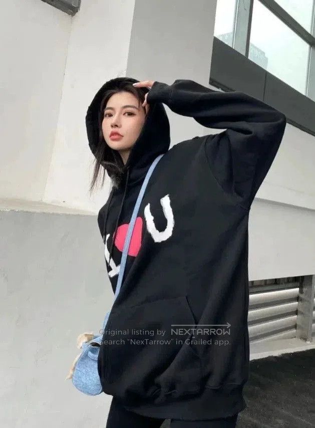 Balenciaga black valenciaga heart graphic hoodie sweatshirt. Size US S / EU 44-46 / 1 - 5 Thumbnail