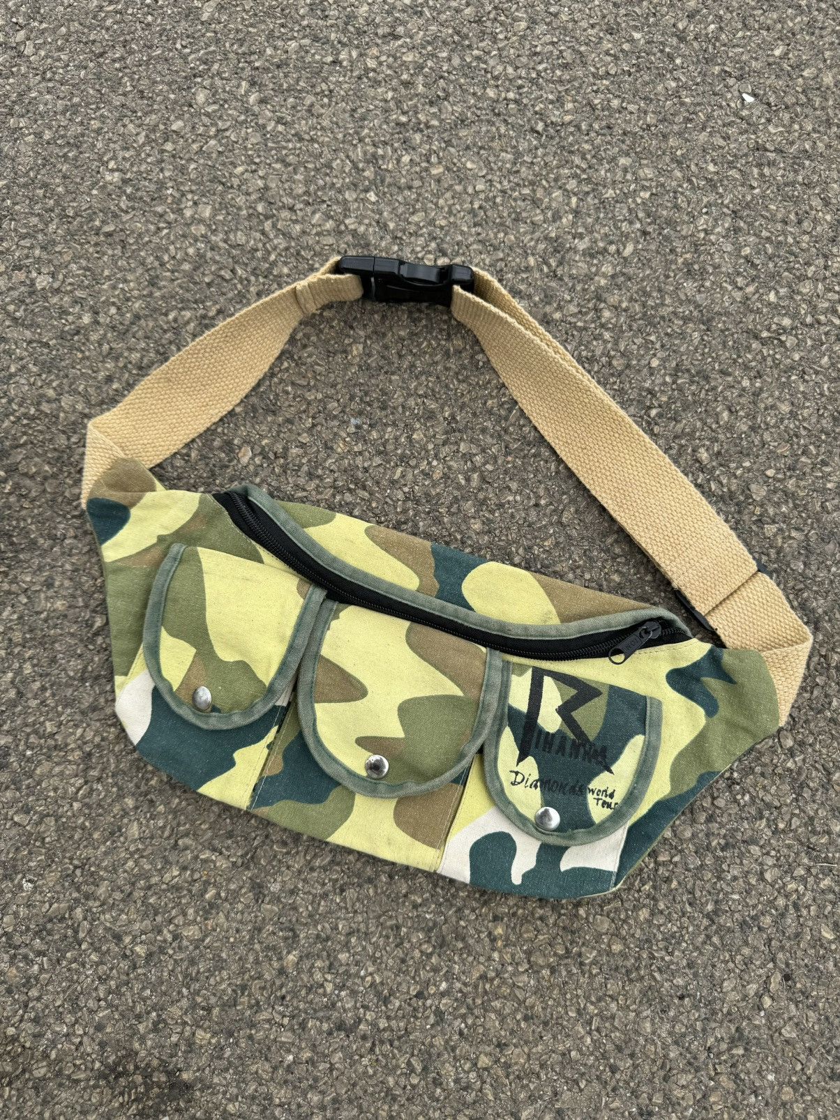 Band Tees Rare Rihanna Diamond Tour Camo Merch Bag Y2K Military Style Size ONE SIZE - 1 Thumbnail