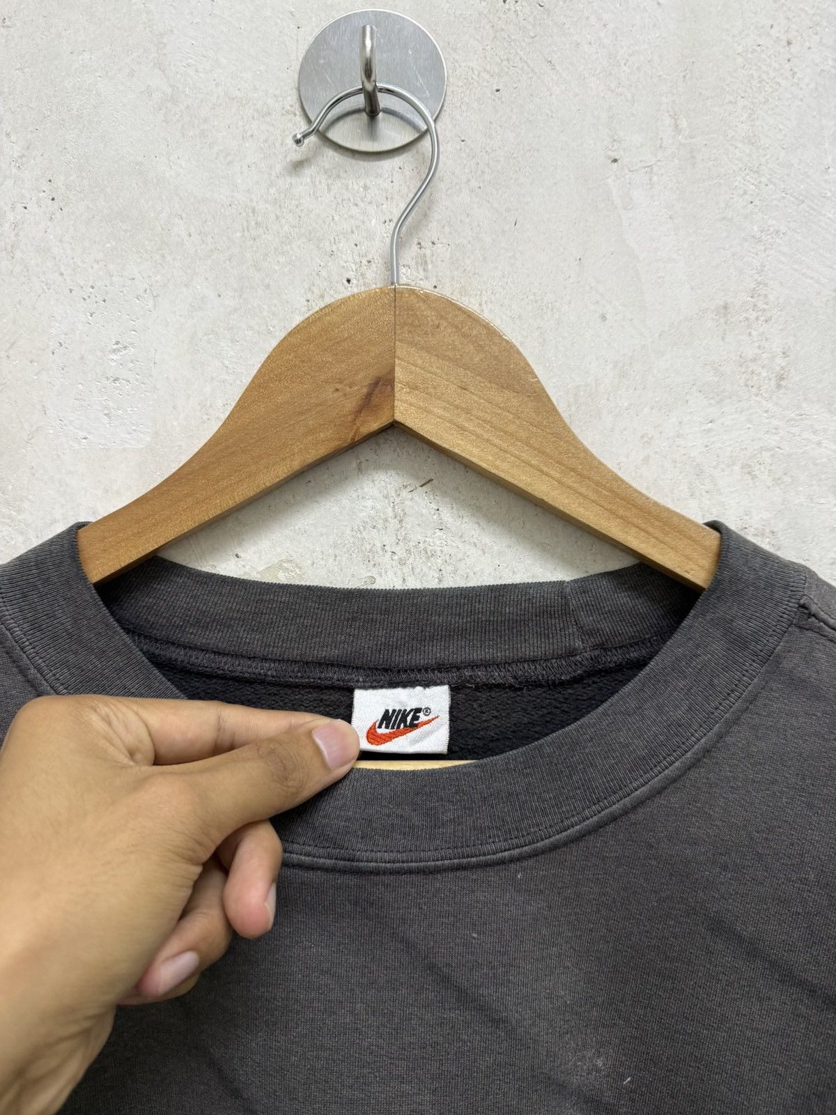 Nike Distressed Vintage 90s Sun Faded Nike Thrash Crewneck Size US M / EU 48-50 / 2 - 5 Thumbnail