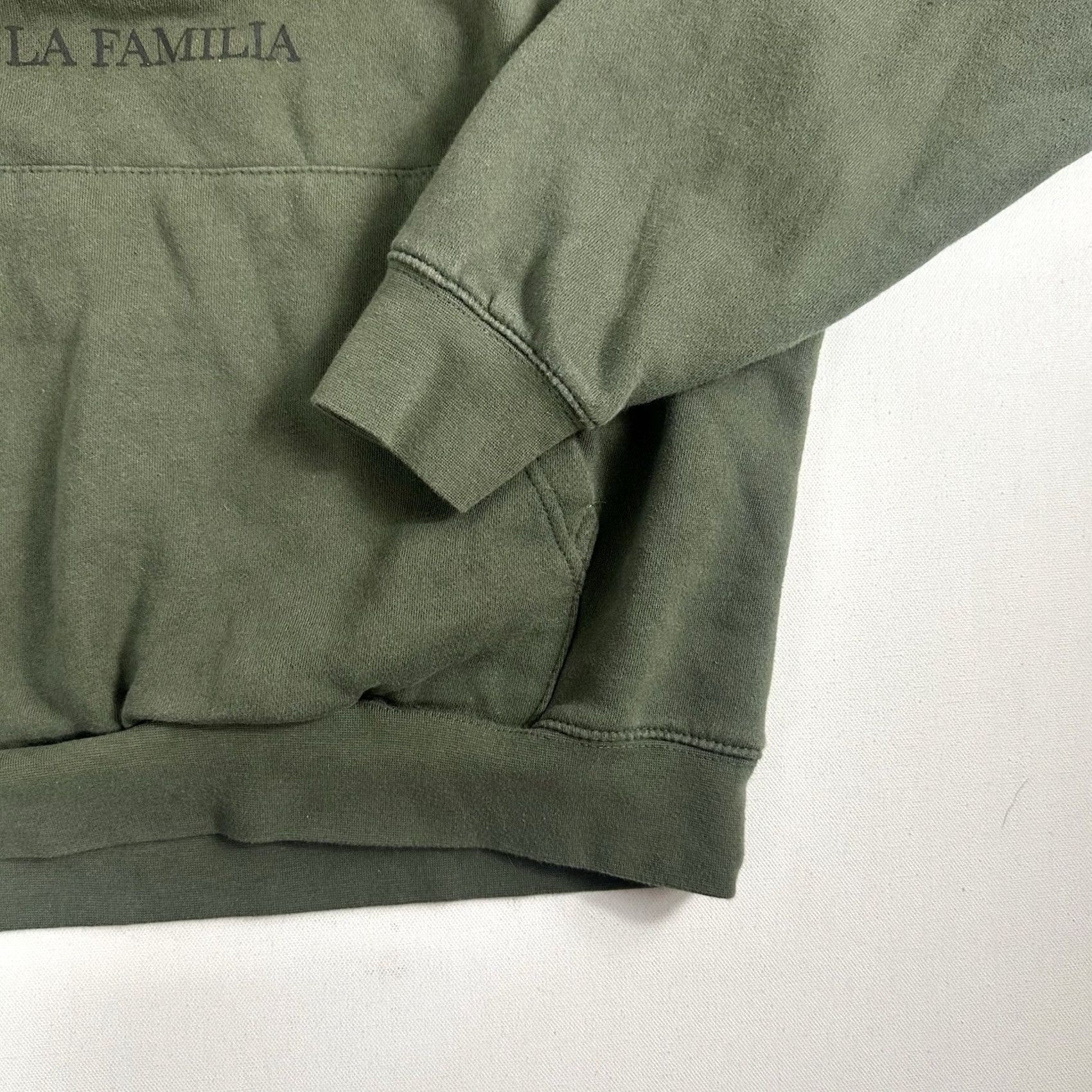Vintage La Familia MMXIV Hoodie Mens Large Army Green Emoji Smiley Face Graphic Pullover Sweatshirt Size US L / EU 52-54 / 3 - 6 Thumbnail