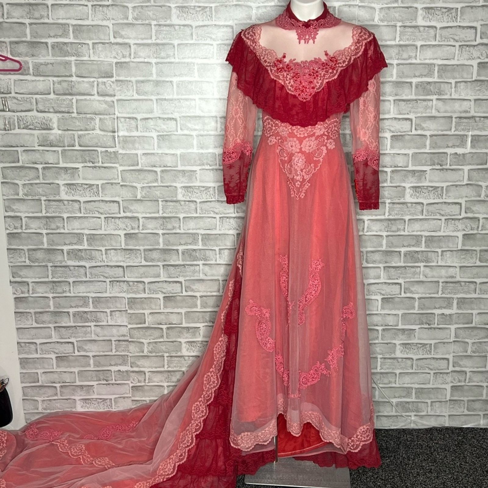Vintage 70s Victorian illusion lace ruffle pink red wedding dress Size M / US 6-8 / IT 42-44 - 15 Thumbnail