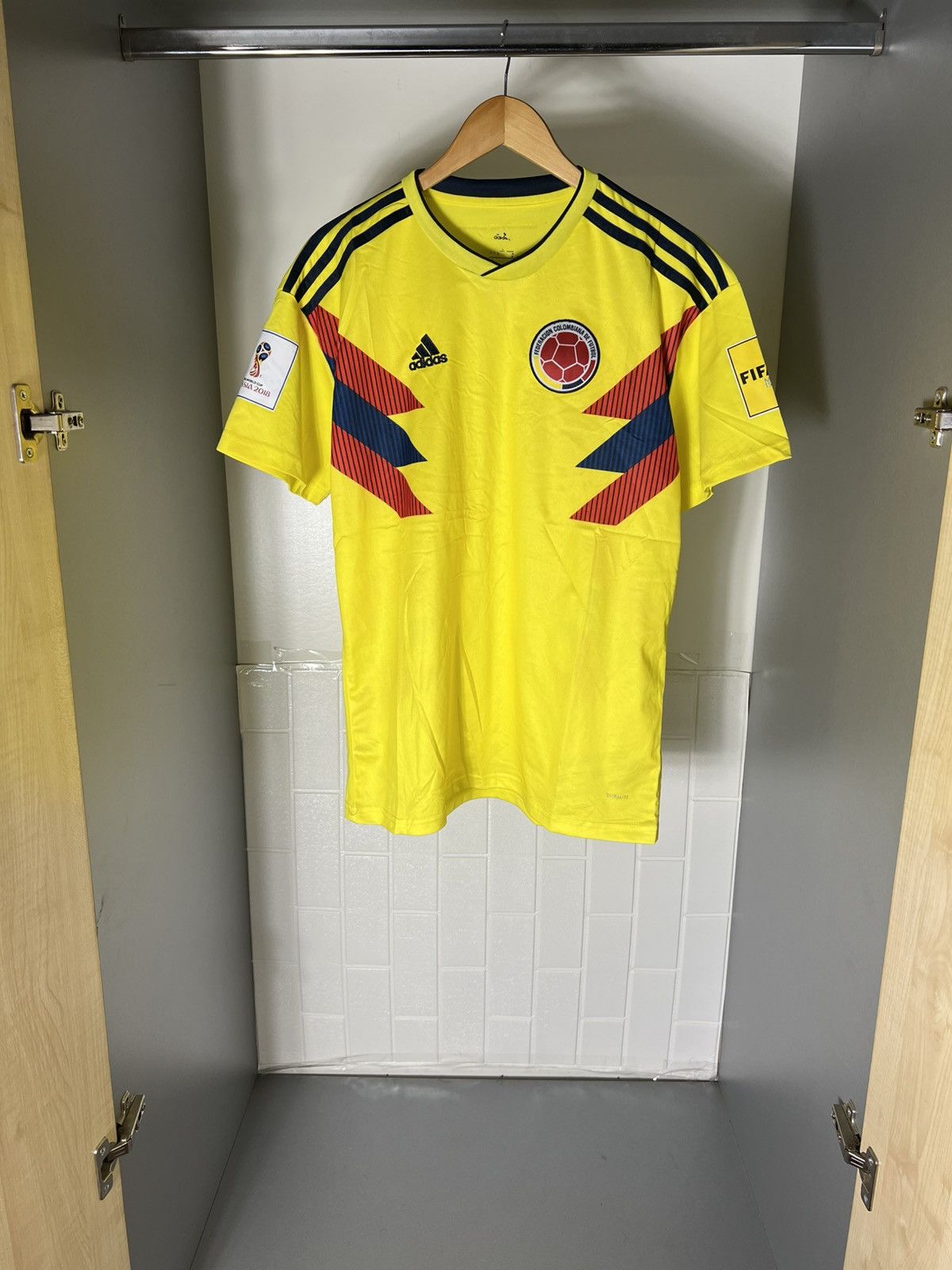 Vintage VERY RARE ADIDAS COLOMBIA SOCCER JERSEY RETRO BLOKE Y2K 90s Size US L / EU 52-54 / 3 - 1 Thumbnail