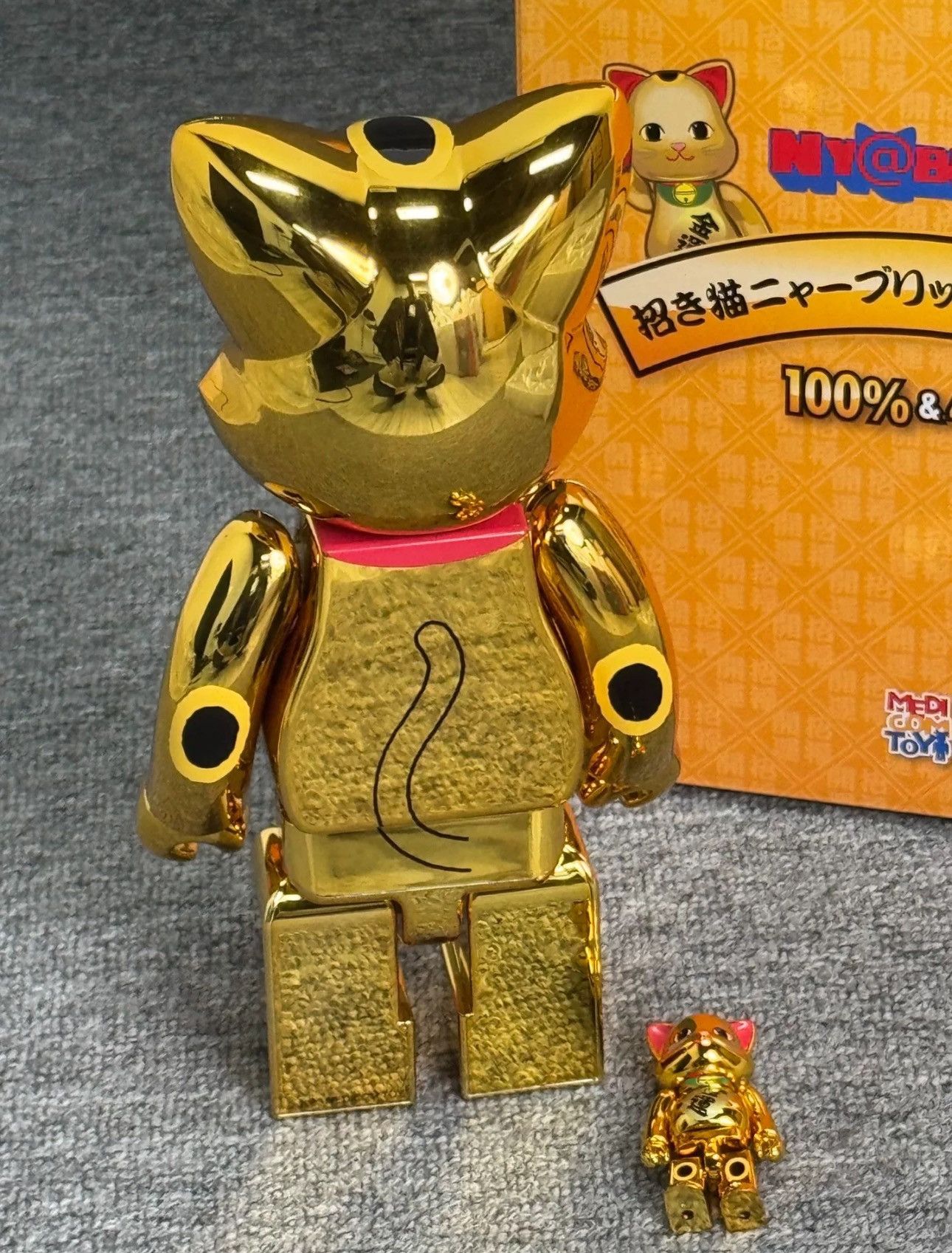 Japanese Brand × Medicom Toy Bearbrick Lucky Cat Money Luck Gold 100% & 400% Set Size ONE SIZE - 3 Thumbnail