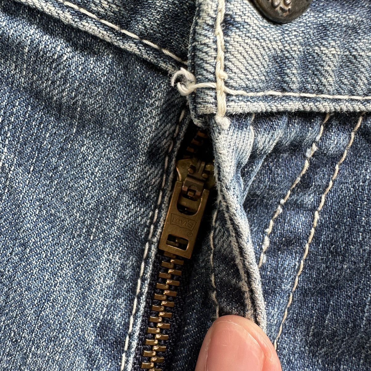 Levi's Vintage Levis Buckle Distressed Faded Denim Jean Pant W32 Size US 32 / EU 48 - 7 Thumbnail