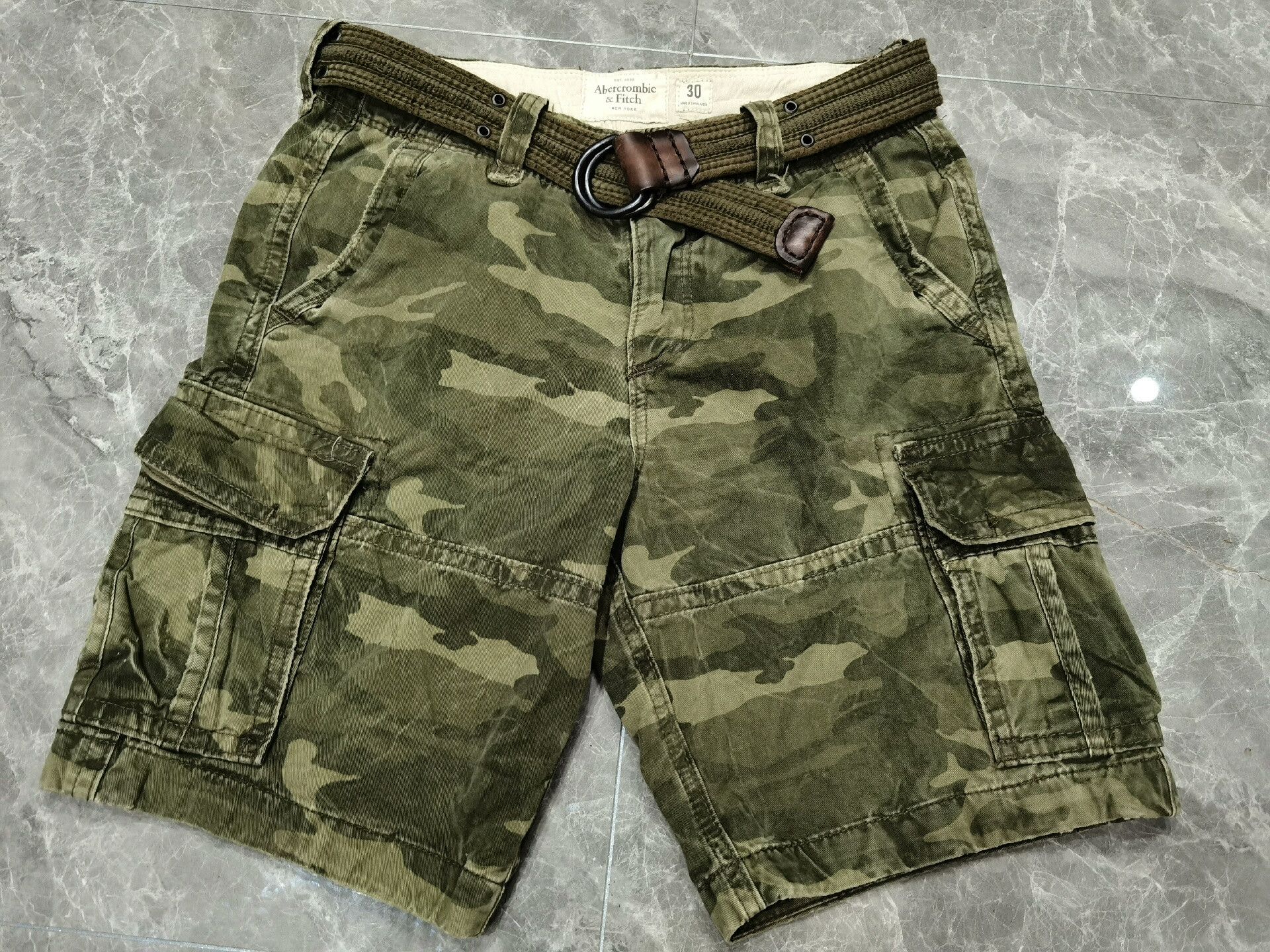 Abercrombie & Fitch Abercrombie Fitch AF13 Camo Cargo Shorts Size US 30 / EU 46 - 1 Thumbnail