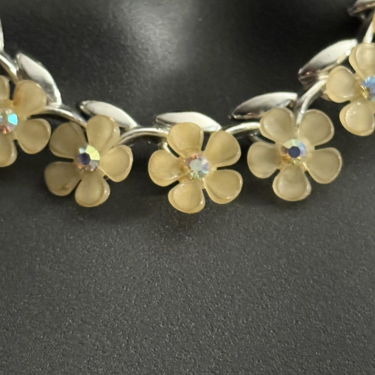 Vintage Vintage silver tone yellow Plumeria flowers necklace Size ONE SIZE - 2 Thumbnail