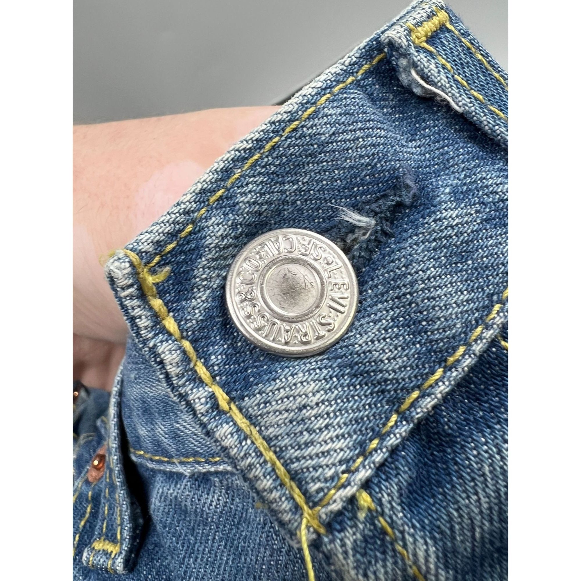 Levi's Levi’s 501 Made in UK Denim Jeans Pants (Y0904) Size US 32 / EU 48 - 4 Thumbnail