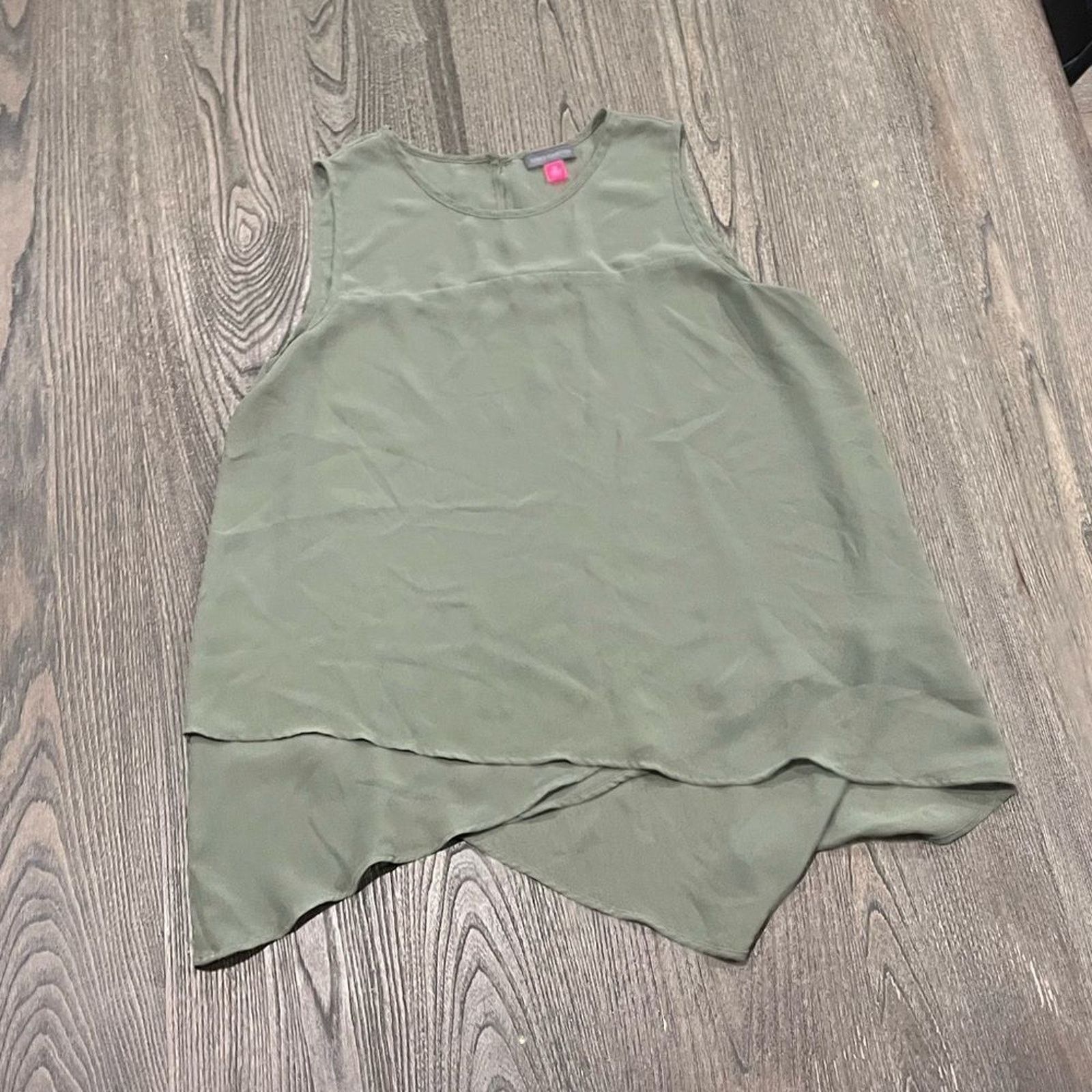 Vince Camuto Vince Camuto Chiffon Scoop Neck Sage Green Tank Top Size M Size M / US 6-8 / IT 42-44 - 1 Thumbnail