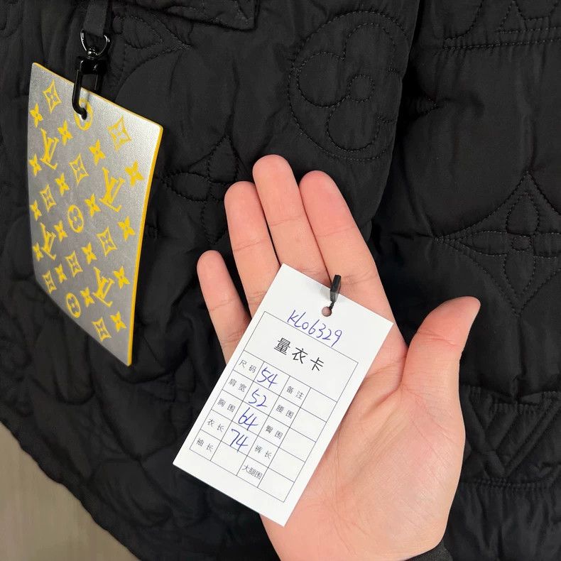 Louis Vuitton LOUIS VUITTON Black presbyopic embossed tag instruction cot Size US L / EU 52-54 / 3 - 5 Thumbnail