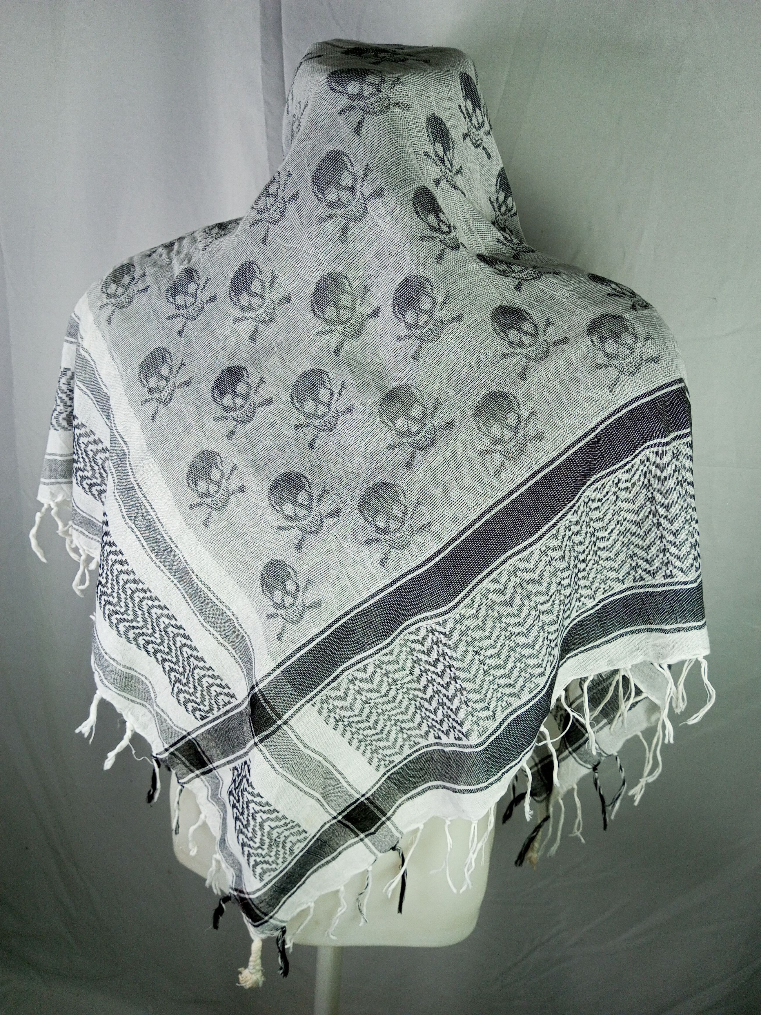 Japanese Brand Skulls scarf Inspired by Alexander Mcqueen Size ONE SIZE - 2 Thumbnail