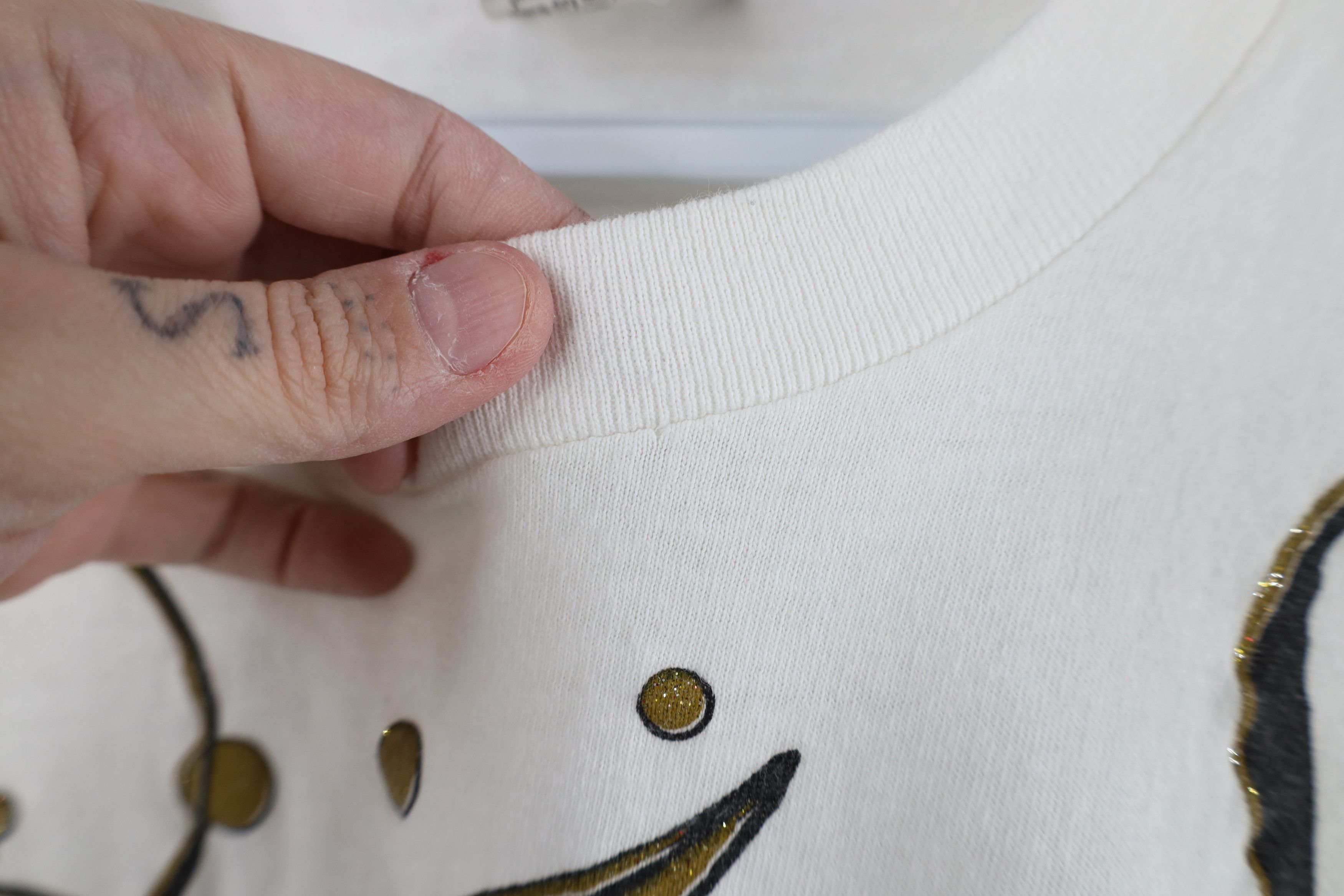 Vintage Vintage 90s Streetwear Islands Metallic Fish T-Shirt USA Size L / US 10 / IT 46 - 8 Thumbnail