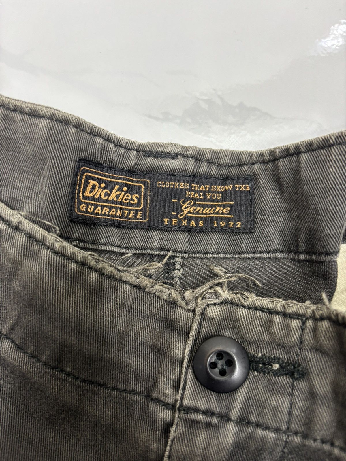 Dickies × Faded Glory × Japanese Brand Rare Vintage DICKIES Faded Grey Short Cargo Pants Size US 32 / EU 48 - 9 Thumbnail