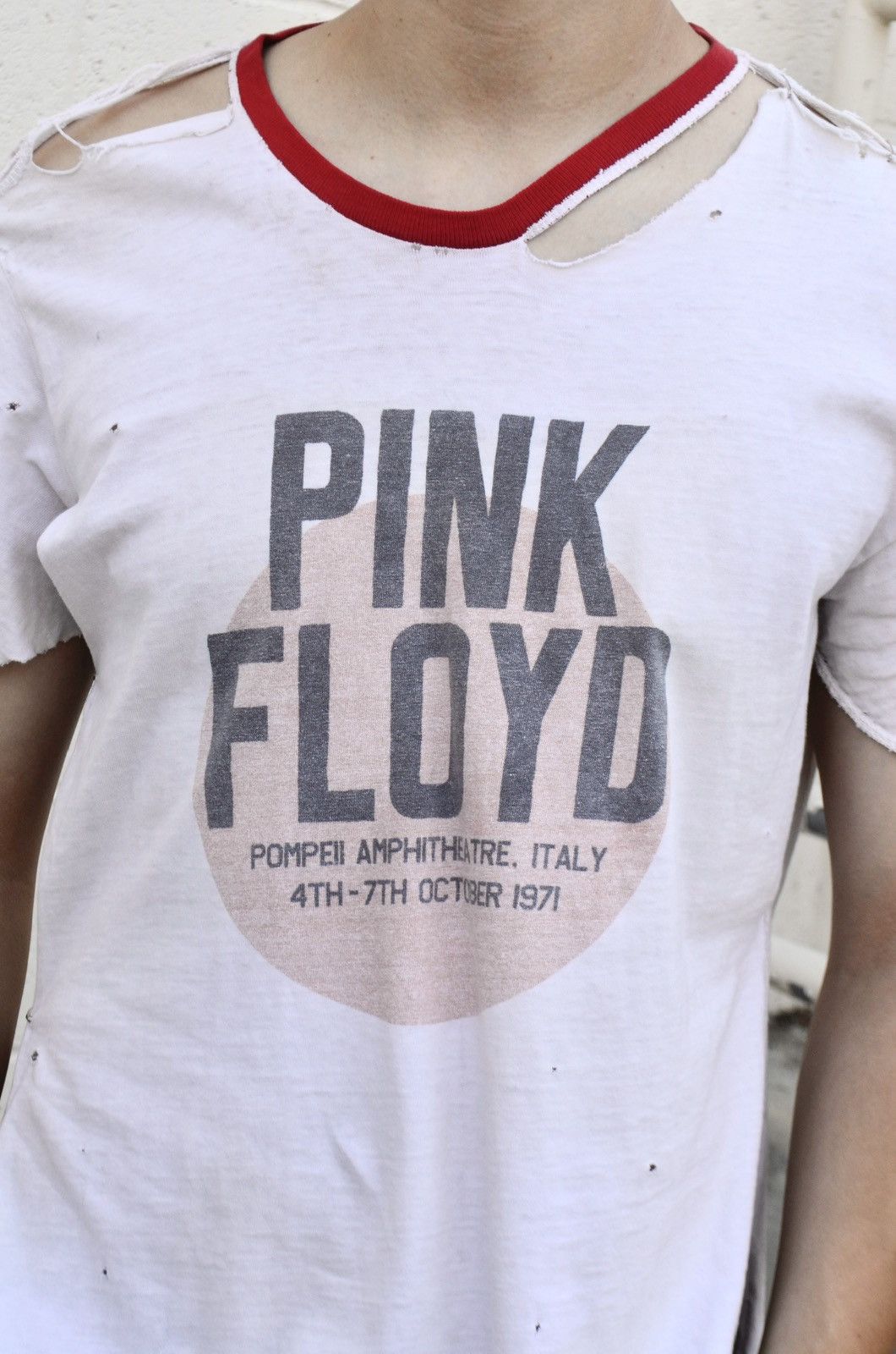 Pink Floyd VTG Pink Floyd Ringer Style Thrashed Graphic Band Shirt Size US M / EU 48-50 / 2 - 3 Thumbnail