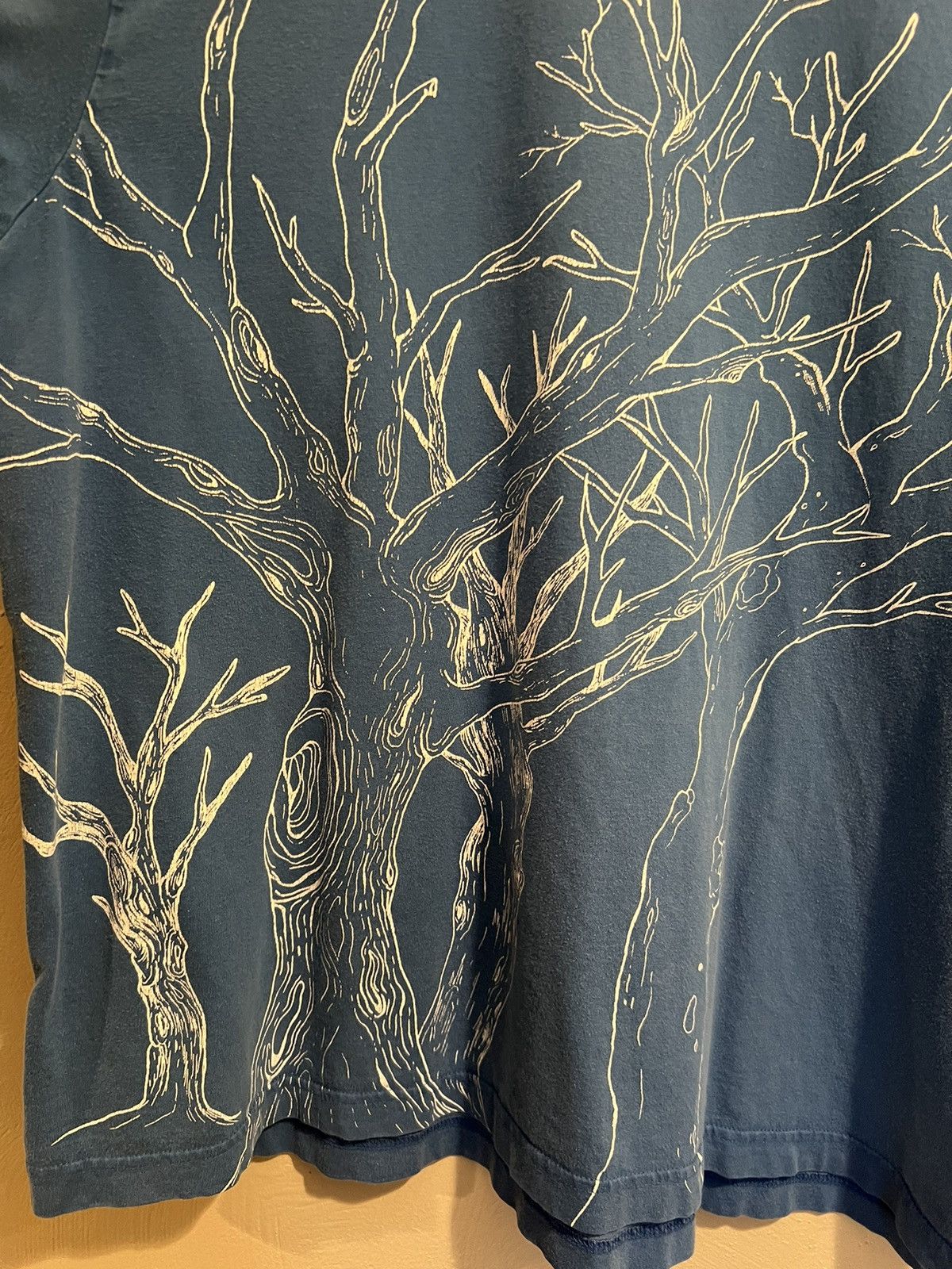 Old Navy Rare Tree Graphic T-Shirt Size US XXL / EU 58 / 5 - 2 Thumbnail
