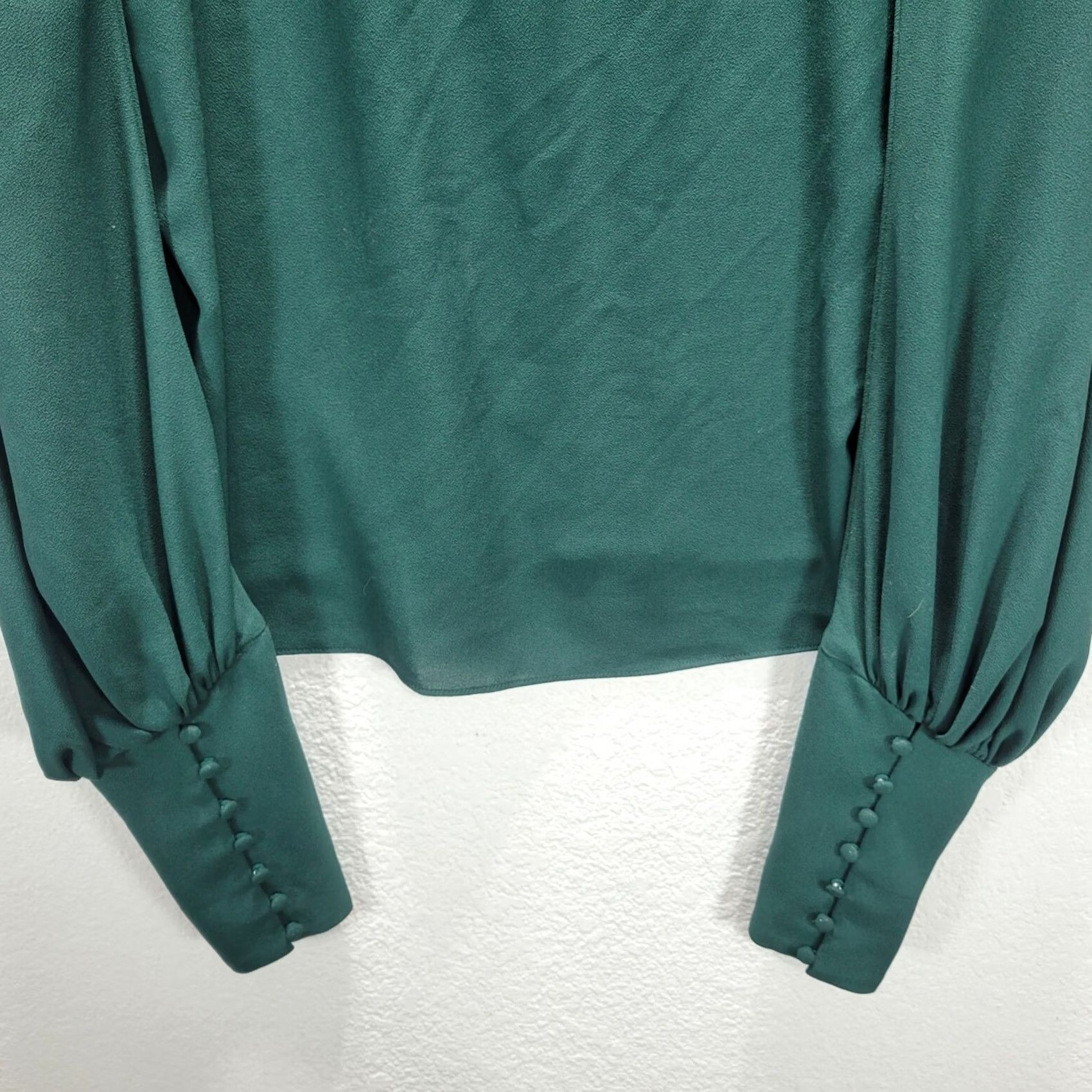 Vintage ELVI Blouse Womens Size 8 Green Open Back Long Bishop Sleeve Polyester VINTAGE Size M / US 6-8 / IT 42-44 - 4 Thumbnail