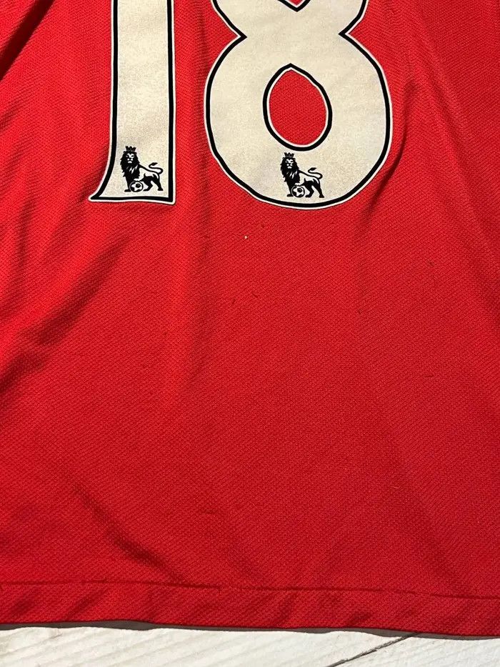 Nike Nike Manchester United 2011 2012 Young #18 Home Shirt Jersey Size US M / EU 48-50 / 2 - 22 Thumbnail