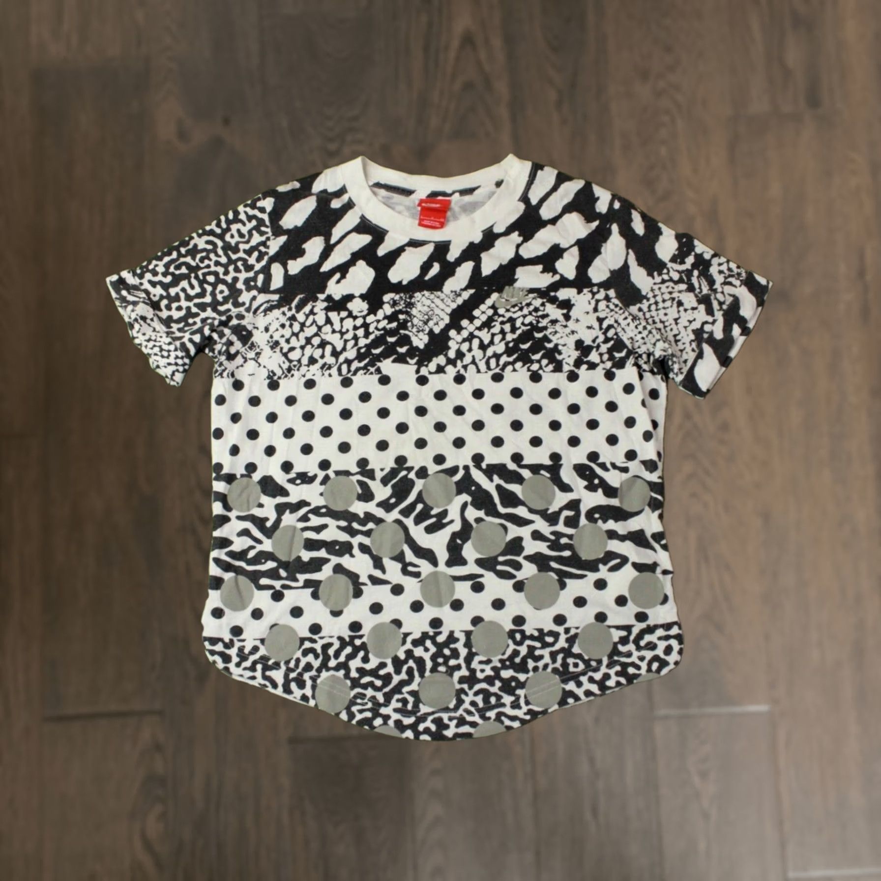 Nike NIKE Shirt Womens T-Shirt 2014 Casual White/Black XS S 694116-100 Junior TEE Jersey Size S / US 4 / IT 40 - 1 Thumbnail