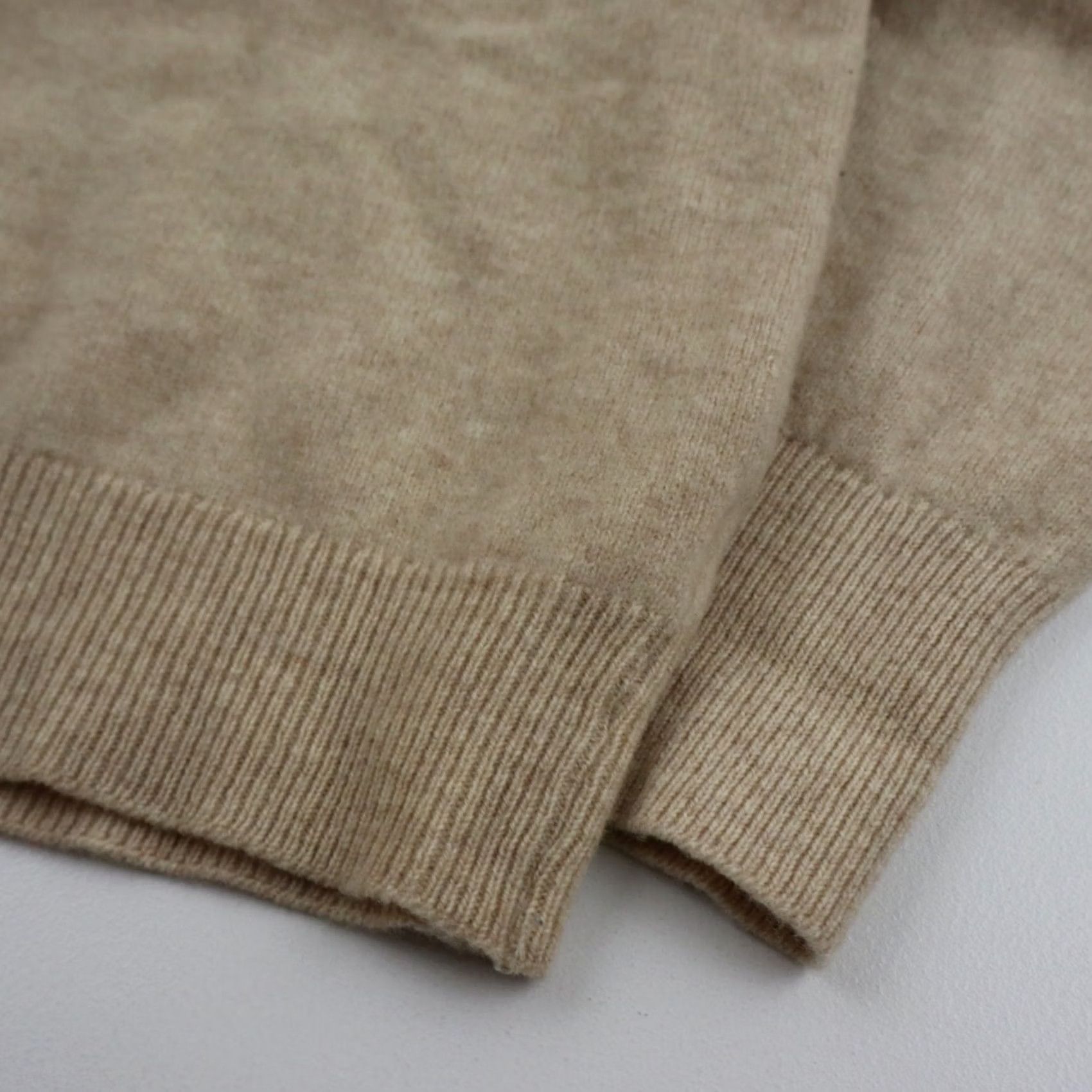 Vintage VINTAGE LL Bean Ireland Lambs Wool V-Neck Sweater Womens Medium Beige Size M / US 6-8 / IT 42-44 - 4 Thumbnail