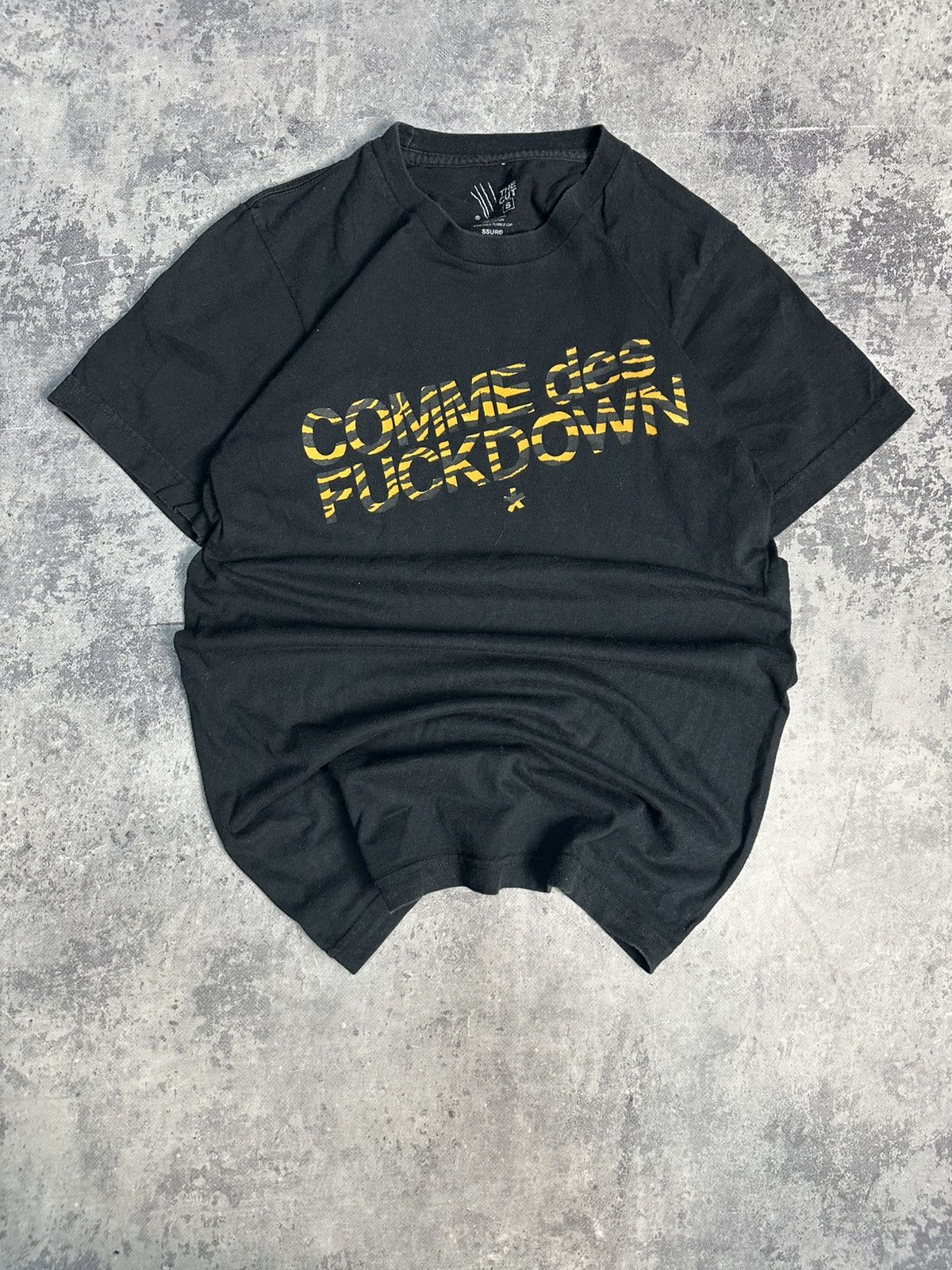 Comme des Garcons Comme Des Fuck Down T Shirt S Size US S / EU 44-46 / 1 - 1 Thumbnail