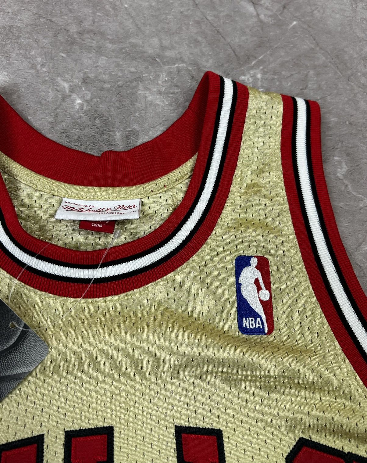 Mitchell & Ness Mitchell & Ness Chicago Bulls Swingman Jersey in Gold Jordan Size US S / EU 44-46 / 1 - 5 Thumbnail