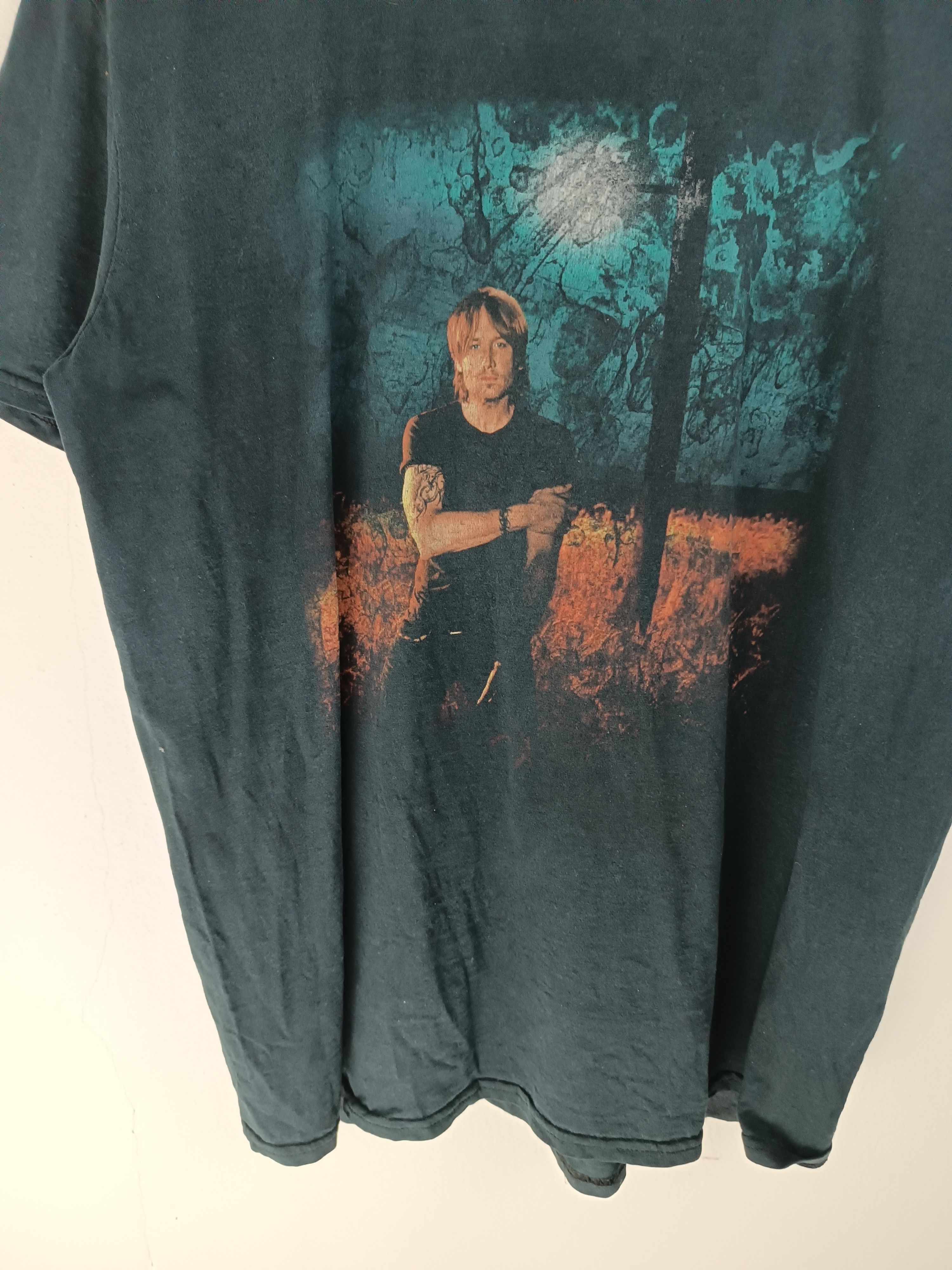 FADED VINTAGE 2014 KEITH URBAN TOUR TEE blake shelton church