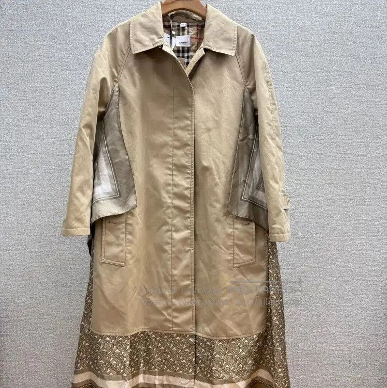 Burberry Burberry Spring Autumn Khaki Cotton Trench Coat. Size M / US 6-8 / IT 42-44 - 1 Thumbnail
