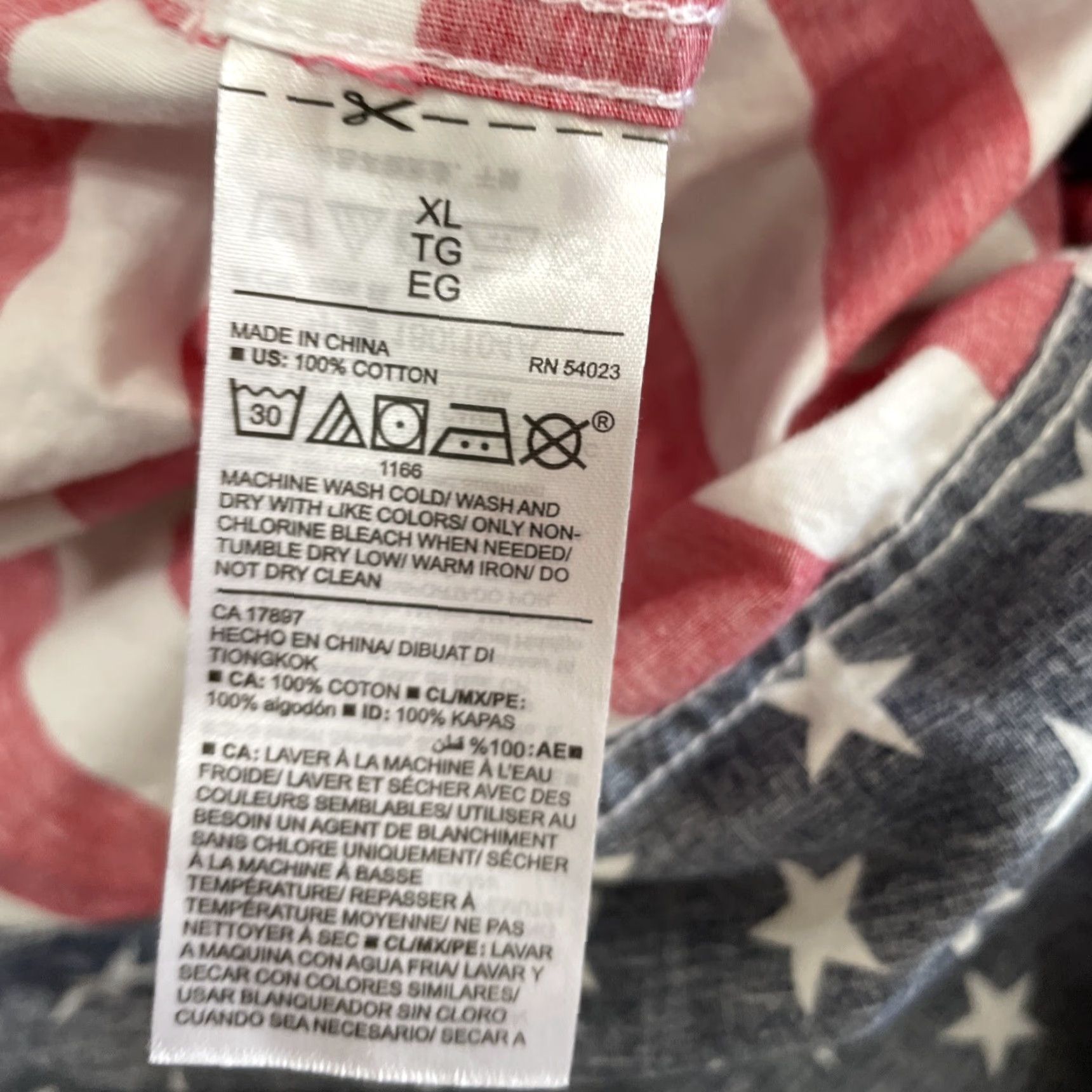 Old Navy OLD NAVY Shorts Men XL AMERICAN FLAG PRINT red white blue Stretch Cool Summer XL Size US 36 / EU 52 - 5 Thumbnail
