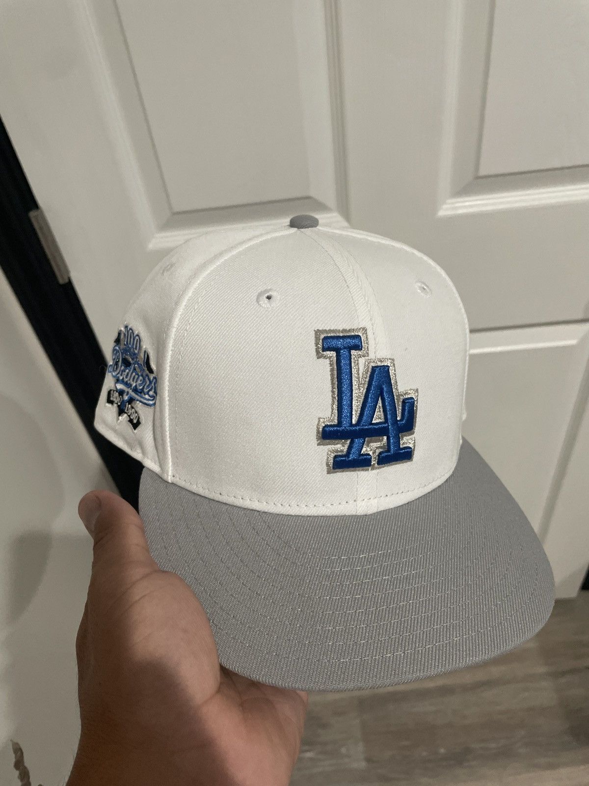 New Era White LA Dodgers hat 7 3/8 Size ONE SIZE - 2 Thumbnail