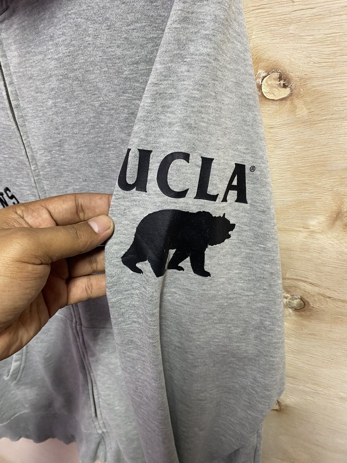 Champion gray Champion UCLA Bruins full-zip hooded sweatshirt. Size US XL / EU 56 / 4 - 2 Thumbnail