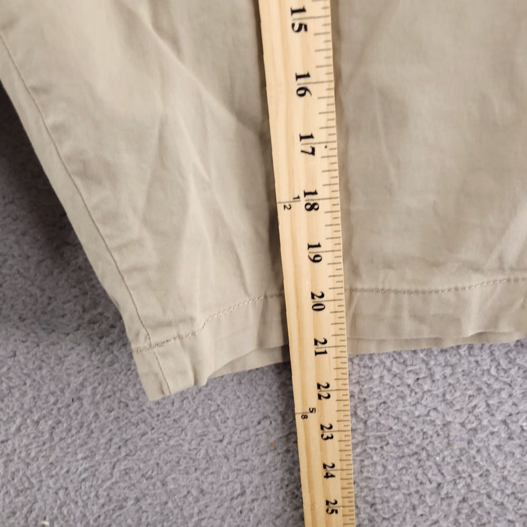 Levi's Levi's Shorts Mens 42 Chino Tan Beige Cotton Flat Front 9" Inseam Size US 42 / EU 58 - 7 Thumbnail