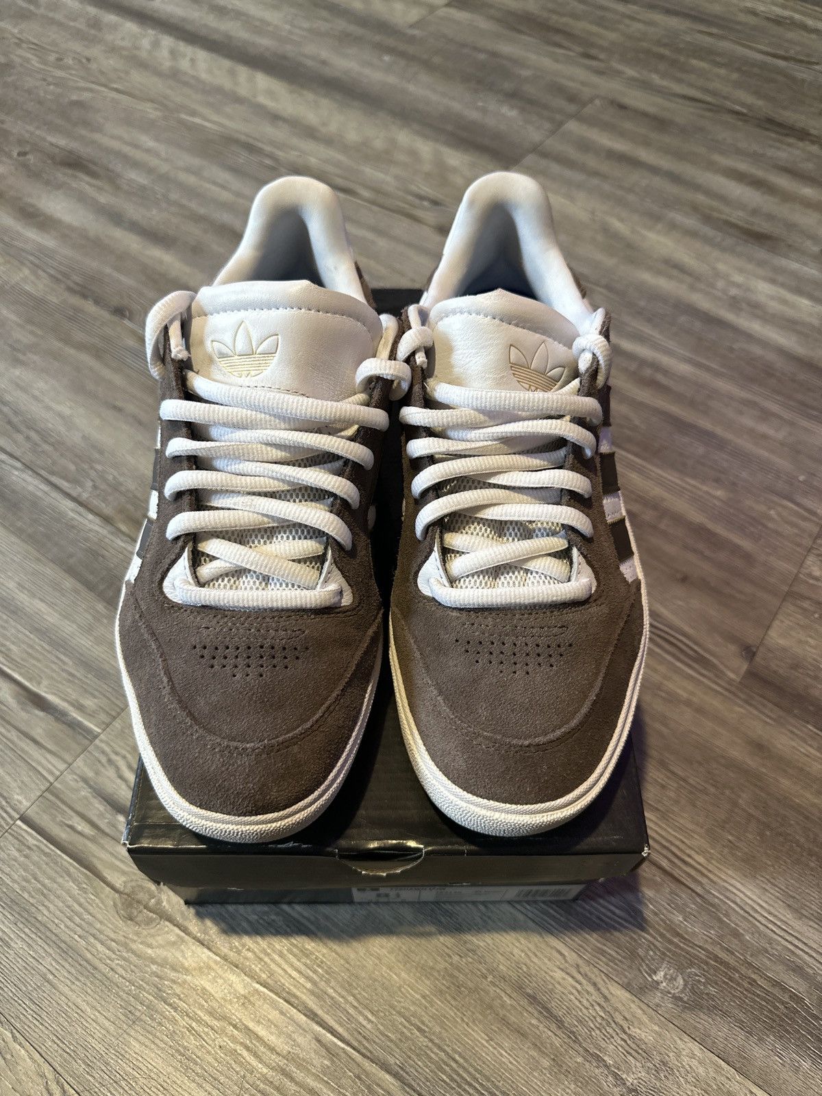 Adidas Adidas tyshawn low Size US 8.5 / EU 41-42 - 2 Thumbnail