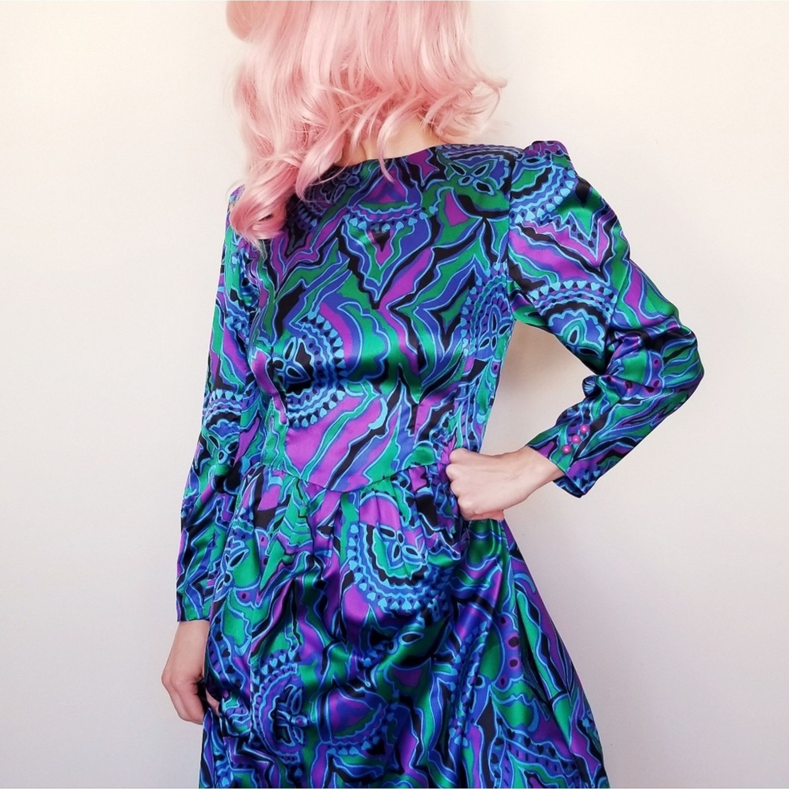 Vintage Vintage 80s silky dress blue & green paisley Size S / US 4 / IT 40 - 1 Thumbnail