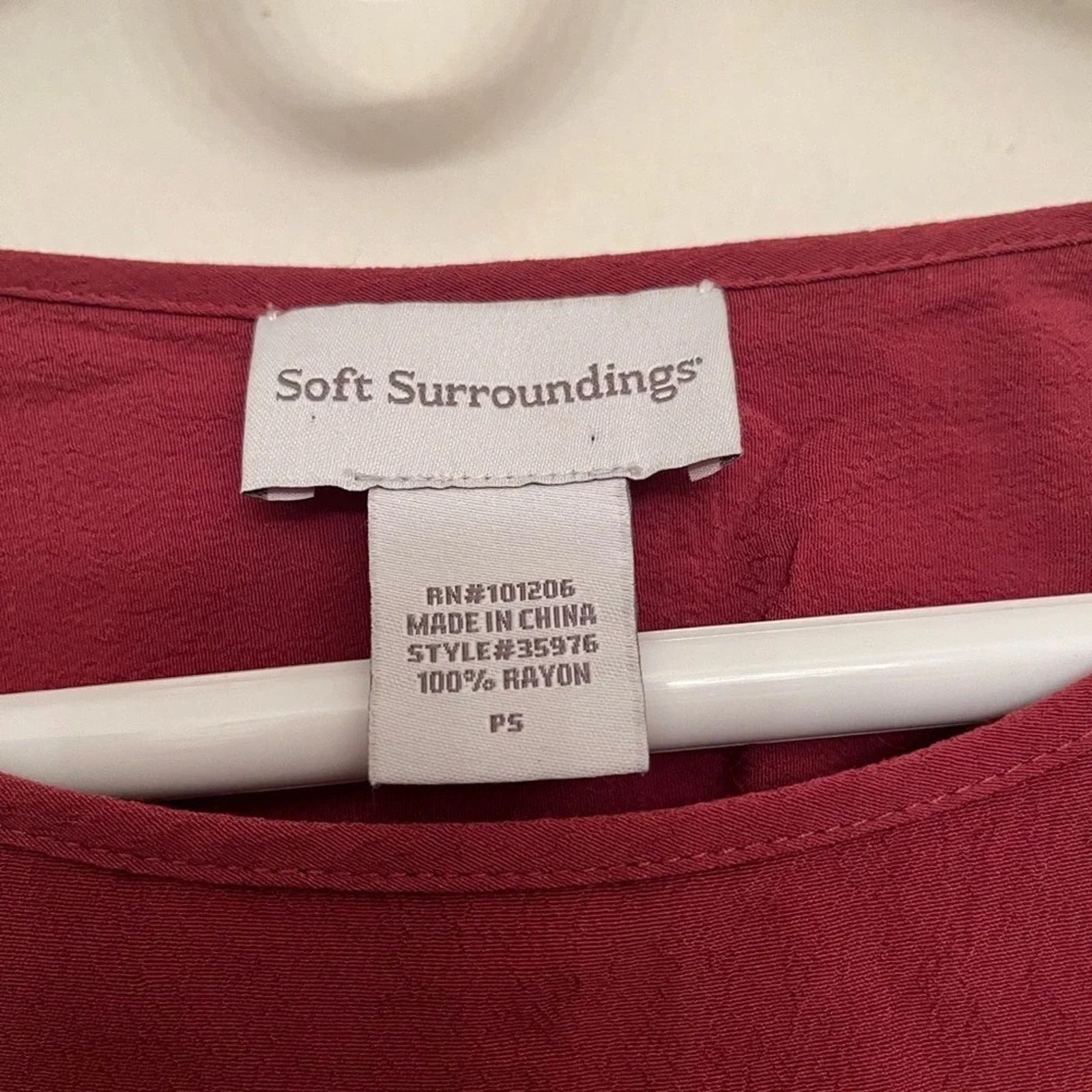 Soft Surroundings Soft Surroundings top, size petit small Size S / US 4 / IT 40 - 4 Thumbnail
