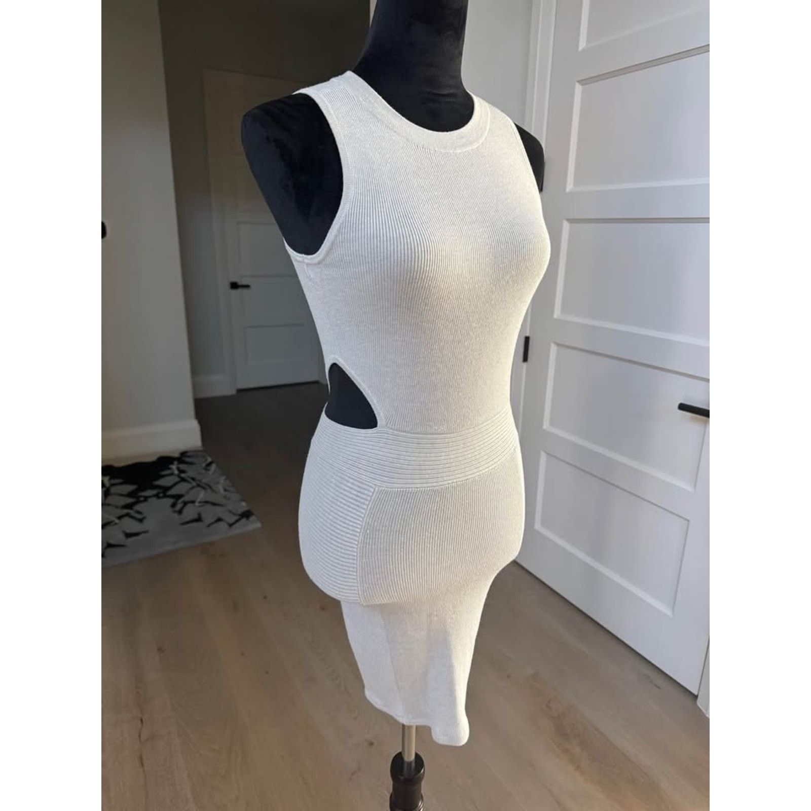 Guess Guess Ribbed Cutout Sleeveless Midi Dress size XS Size XS / US 0-2 / IT 36-38 - 7 Thumbnail