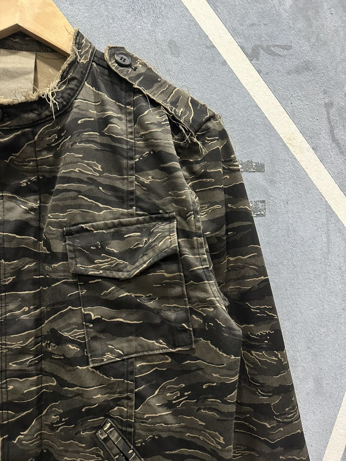 Vintage Military Tiger Stripe Camo Jacket Size US S / EU 44-46 / 1 - 6 Thumbnail