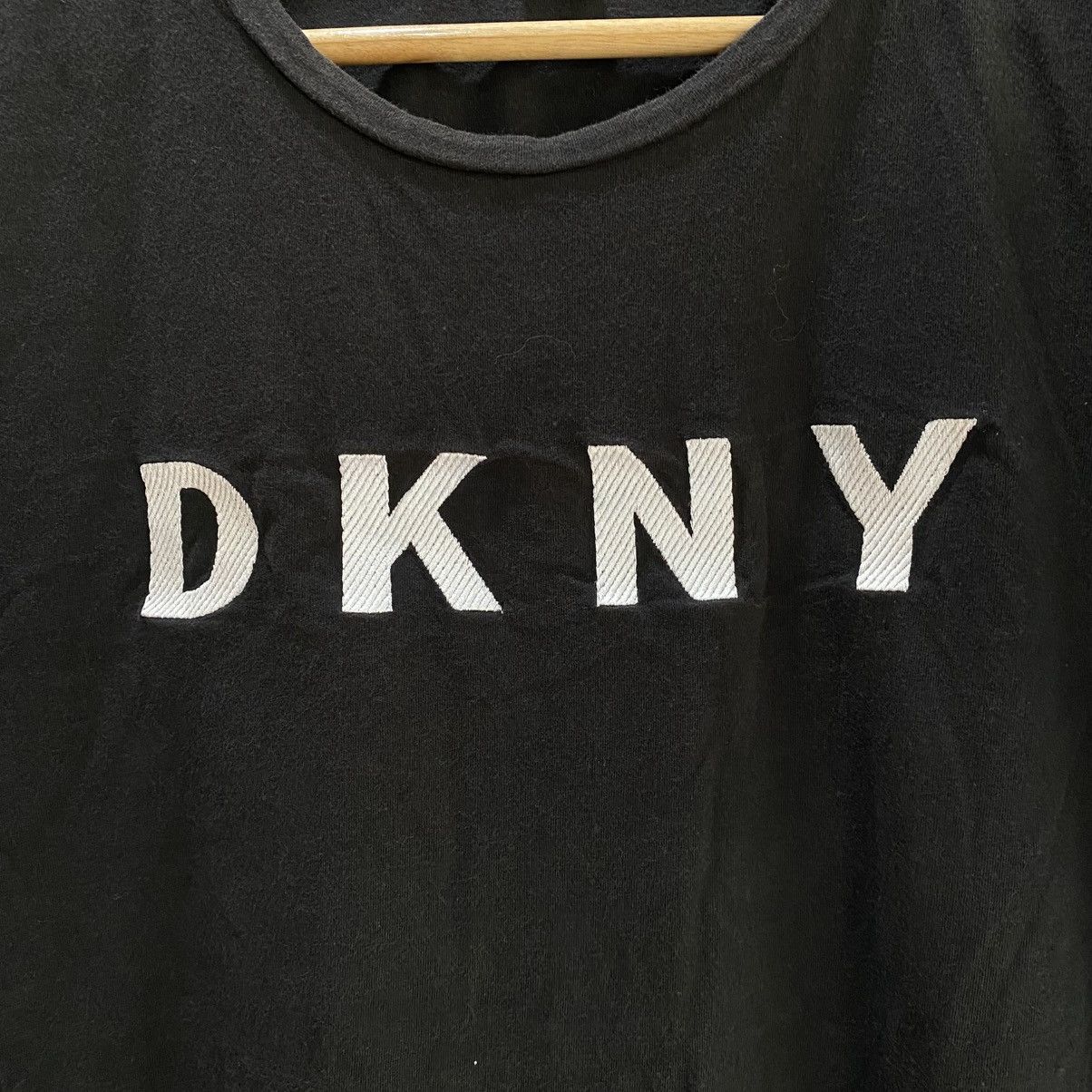 DKNY × Vintage Vintage Y2K DKNY Jeans Logo Embroided T Shirts Size US S / EU 44-46 / 1 - 5 Thumbnail