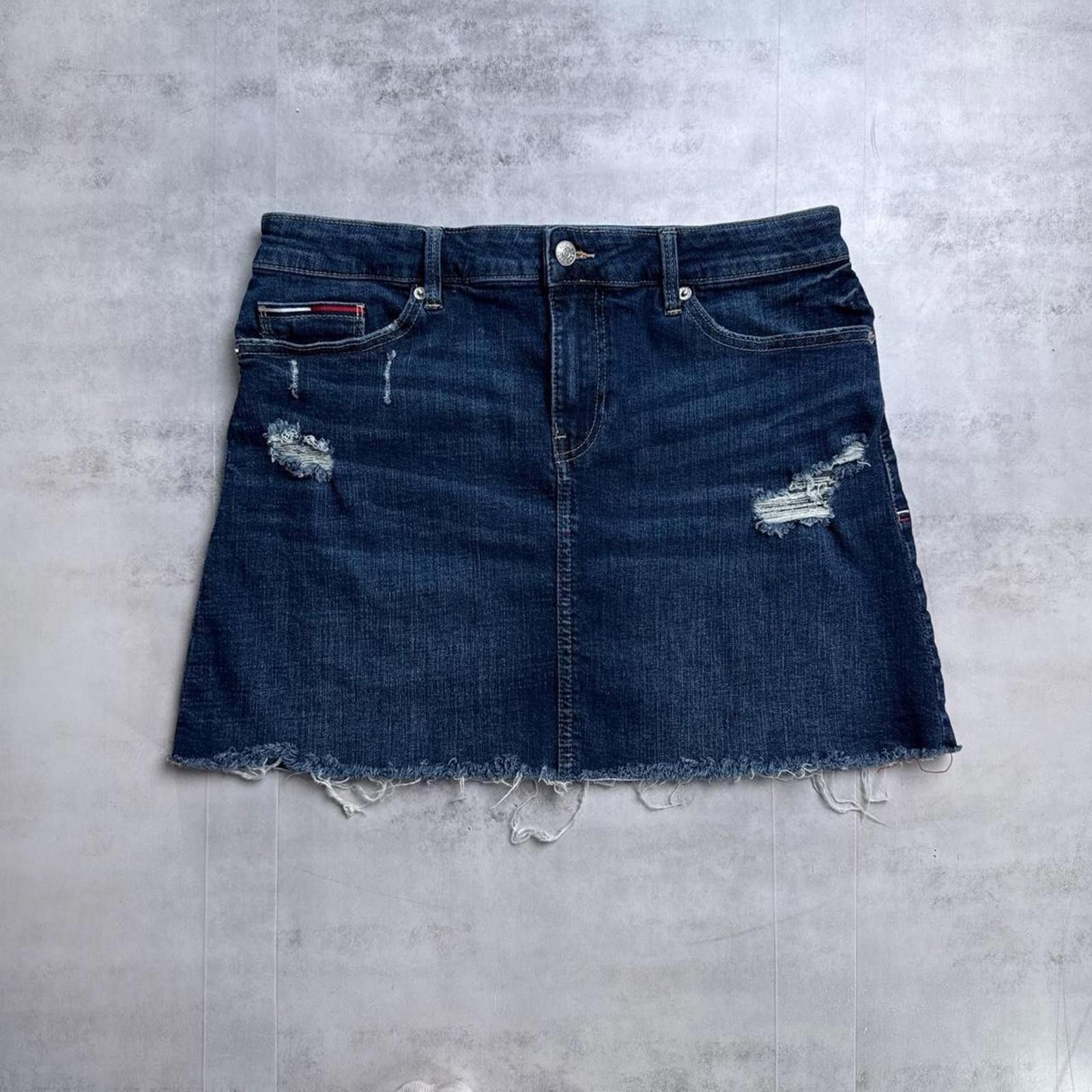 Tommy Hilfiger Y2K Tommy Hilfiger 00s Denim Skirt Size 32" / US 10 / IT 46 - 2 Thumbnail