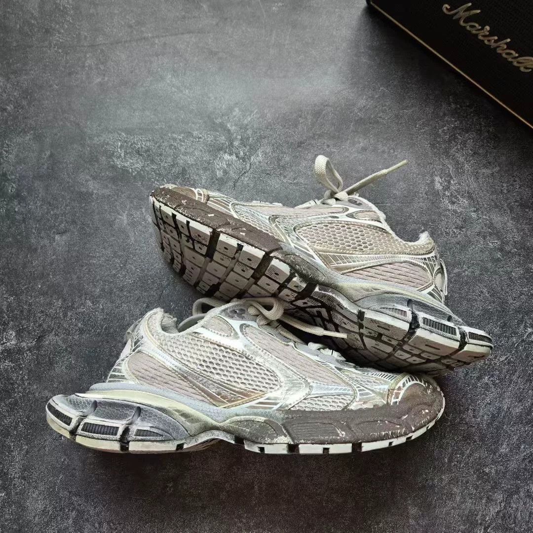 Balenciaga Balenciaga Beige Lowtop Sneakers XXXL Men Size US 10 / EU 43 - 1 Thumbnail