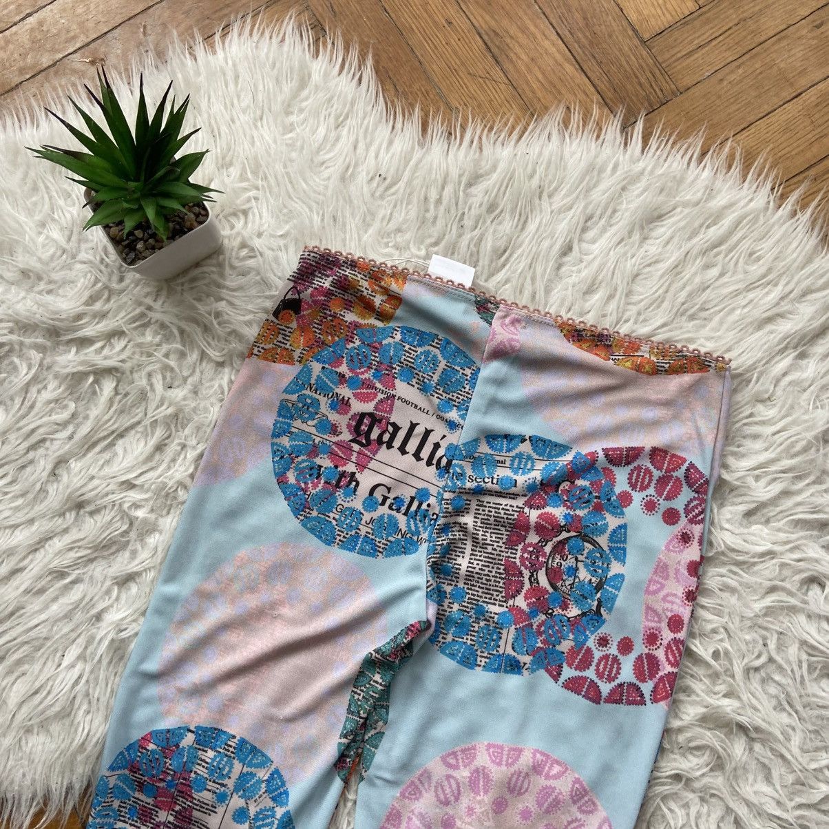John Galliano 📌 NEW Crazy John Galliano Newspaper Leggins Size 27" / US 4 / IT 40 - 9 Thumbnail