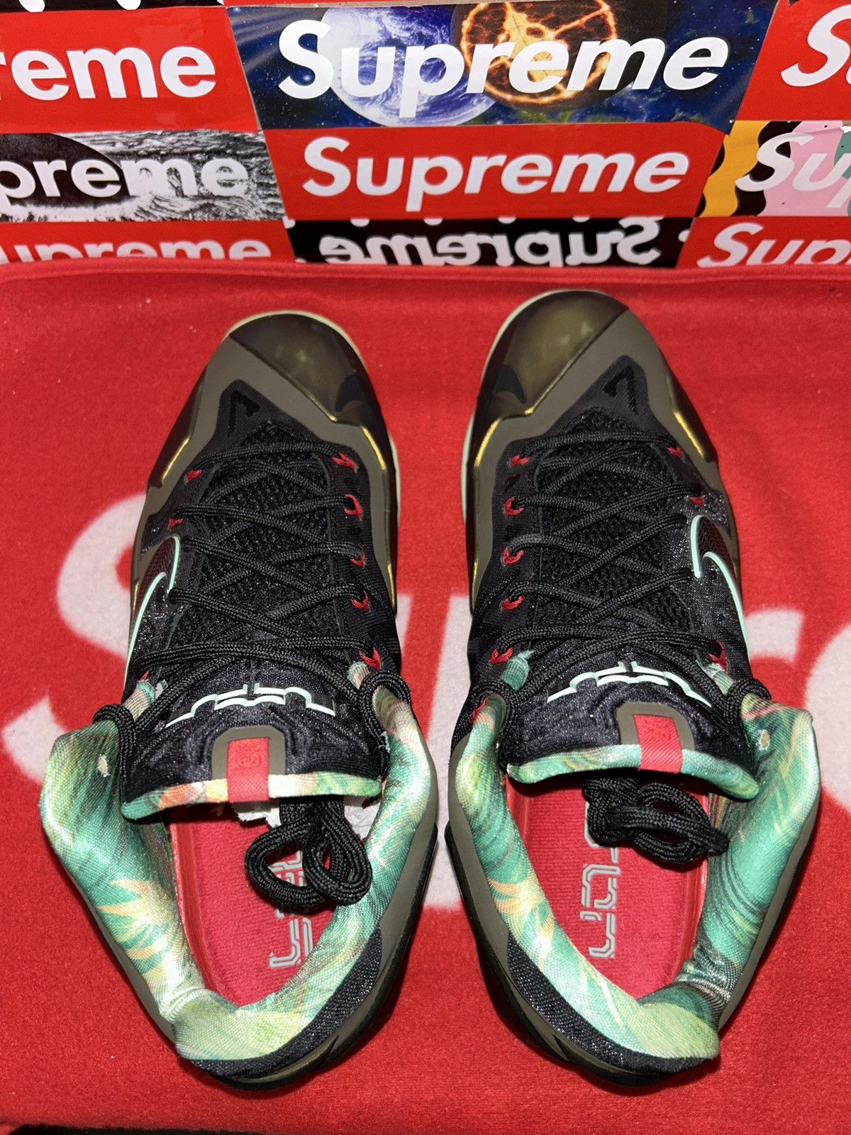 Nike Nike LeBron 11 King's Pride 616175-700 size 13 with box Size US 13 / EU 46 - 4 Thumbnail