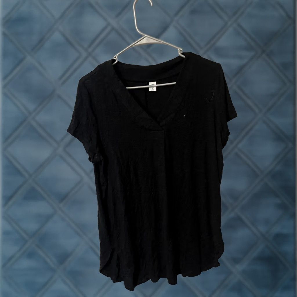 Old Navy Old Navy Luxe Blouse Tee Womens Size M V-Neck Black Solid Shirt Womens M Black Size M / US 6-8 / IT 42-44 - 1 Thumbnail
