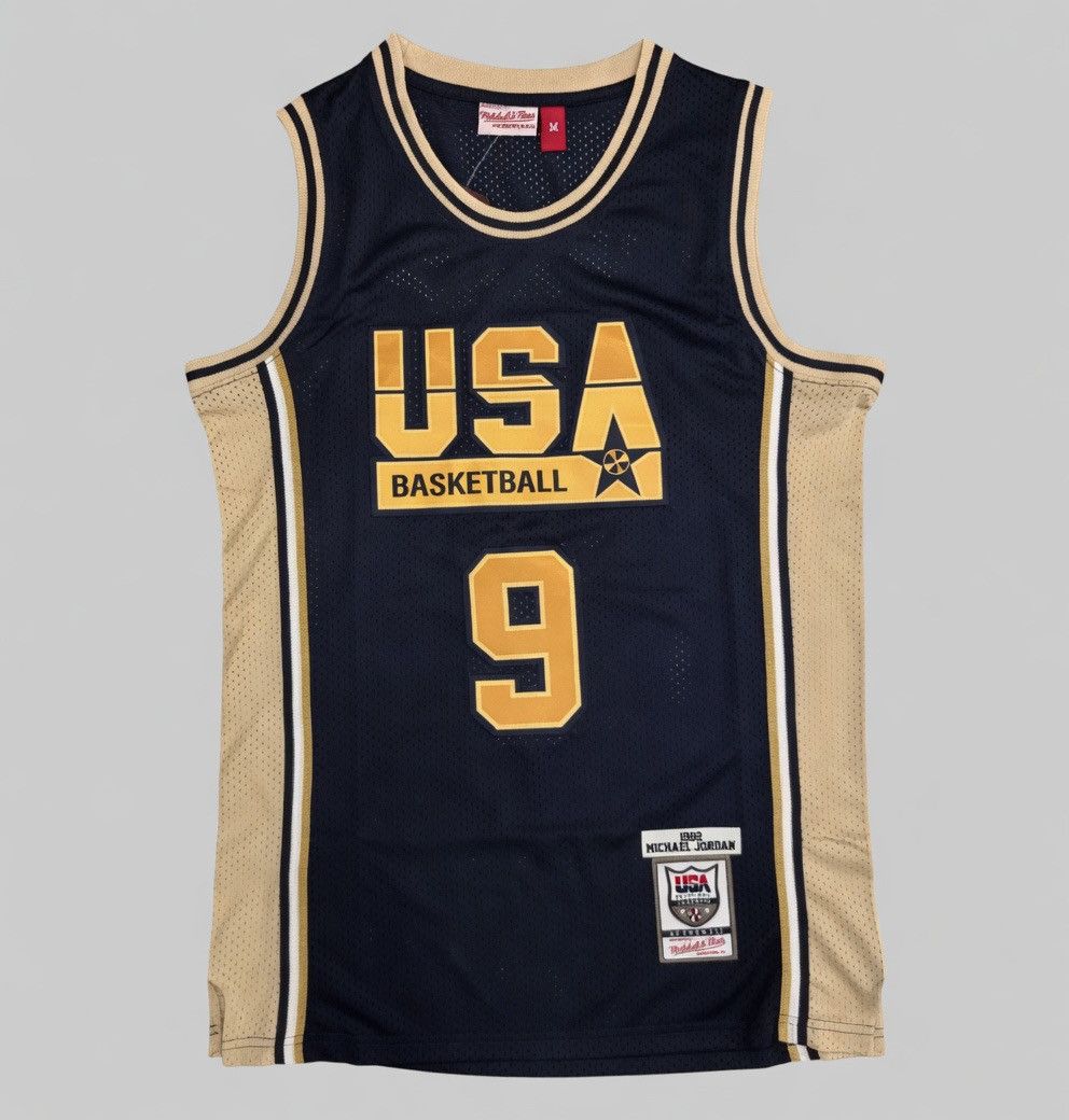 NBA Retrò Maglia Michael Jordan 1992 NBA - M Size US M / EU 48-50 / 2 - 2 Thumbnail